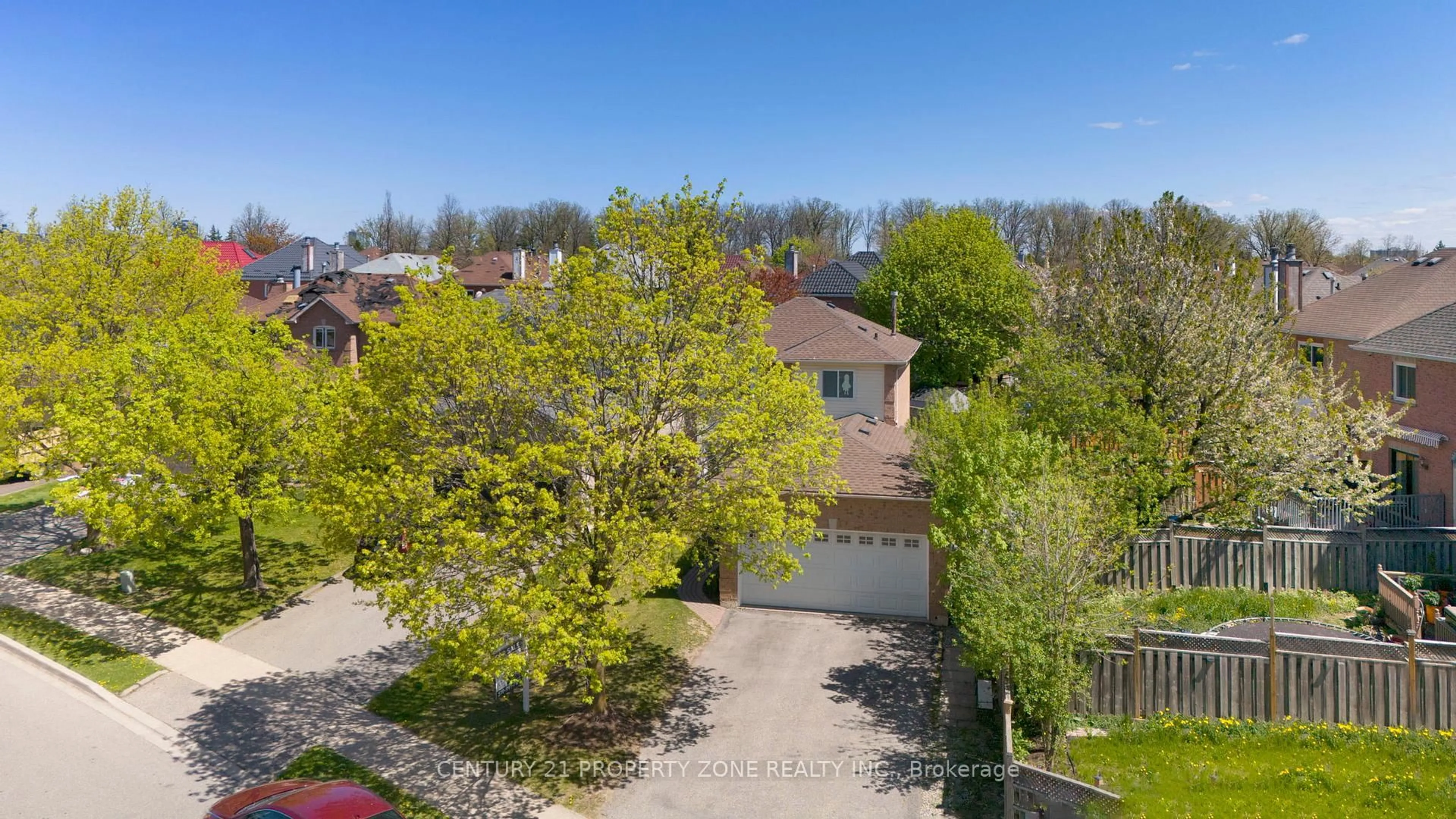 A pic from outside/outdoor area/front of a property/back of a property/a pic from drone, street for 21 Lockwood Rd, Brampton Ontario L6Y 4T7