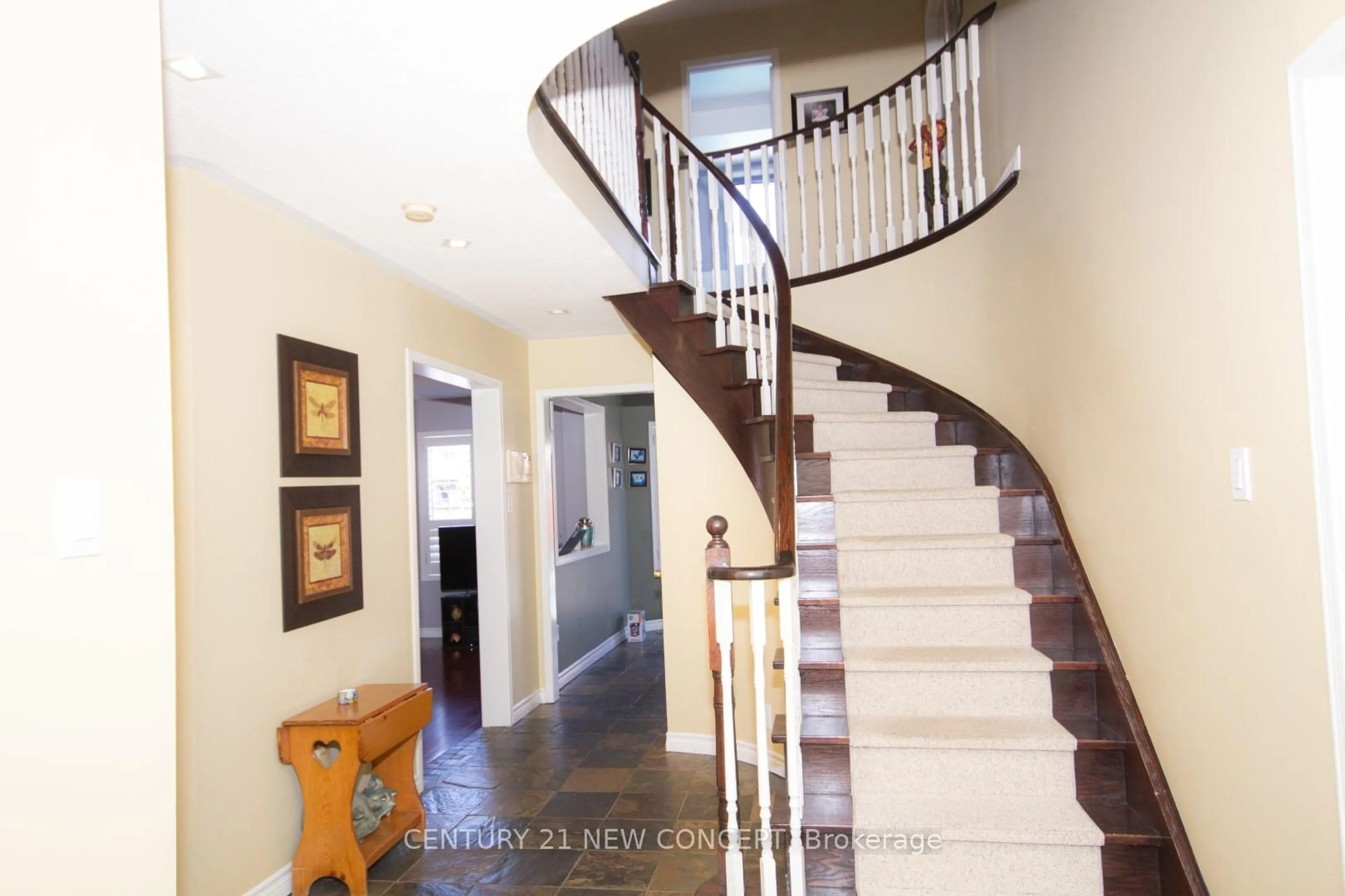 Unknown for 1497 Estes Cres, Mississauga Ontario L5V 1M4