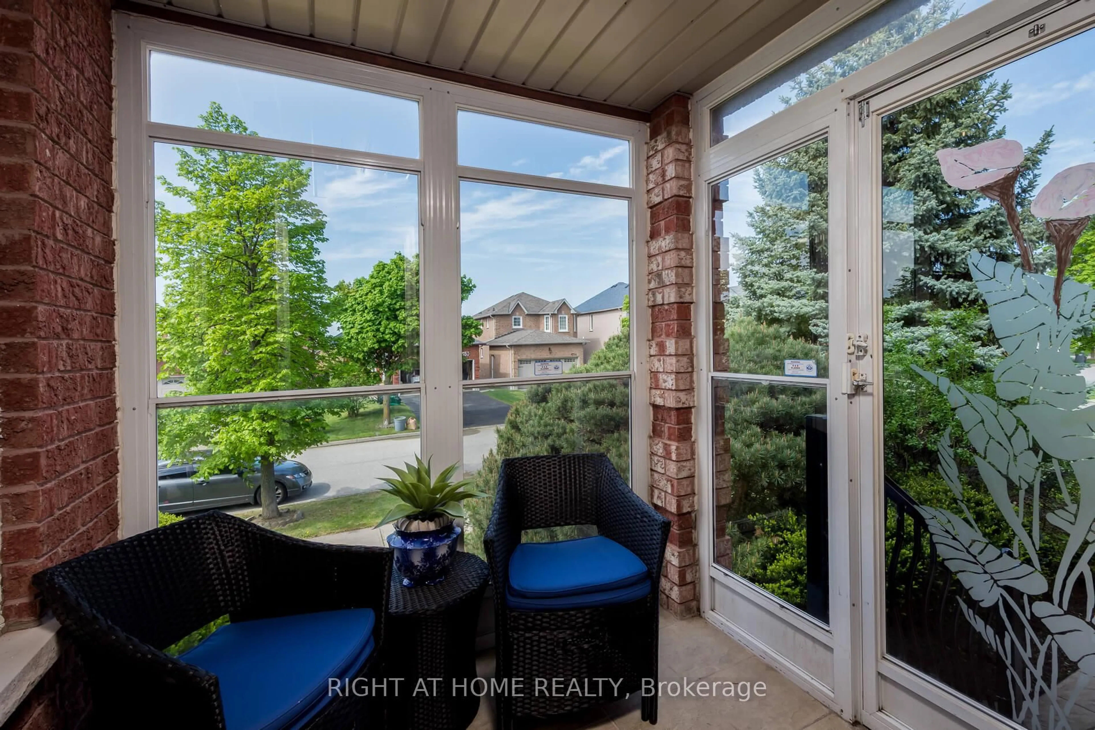 Balcony in the apartment, water/lake/river/ocean view for 1532 Roseway Dr, Mississauga Ontario L5M 5M6