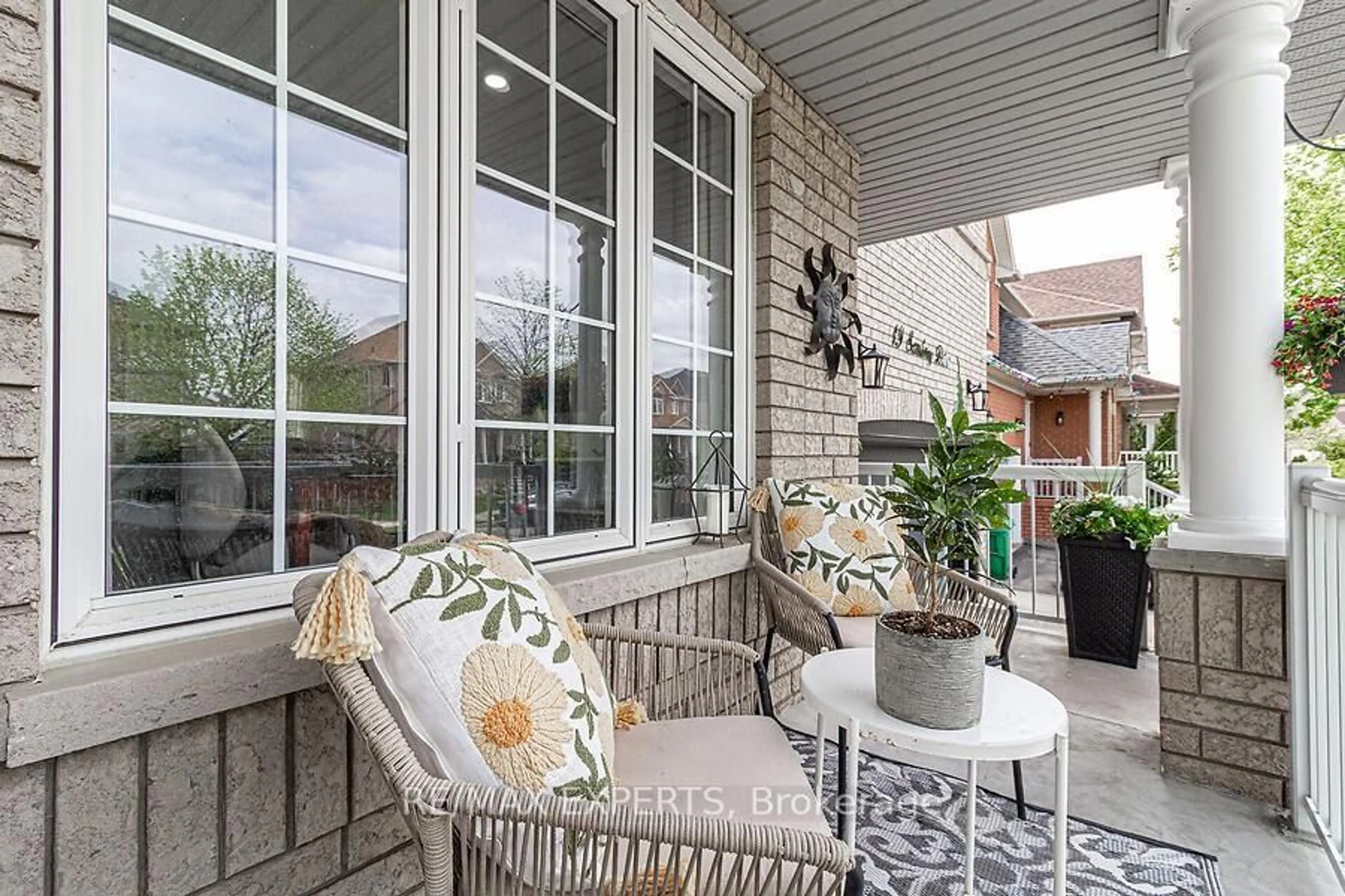 Patio, street for 19 Sandway Dr, Brampton Ontario L7A 2T9