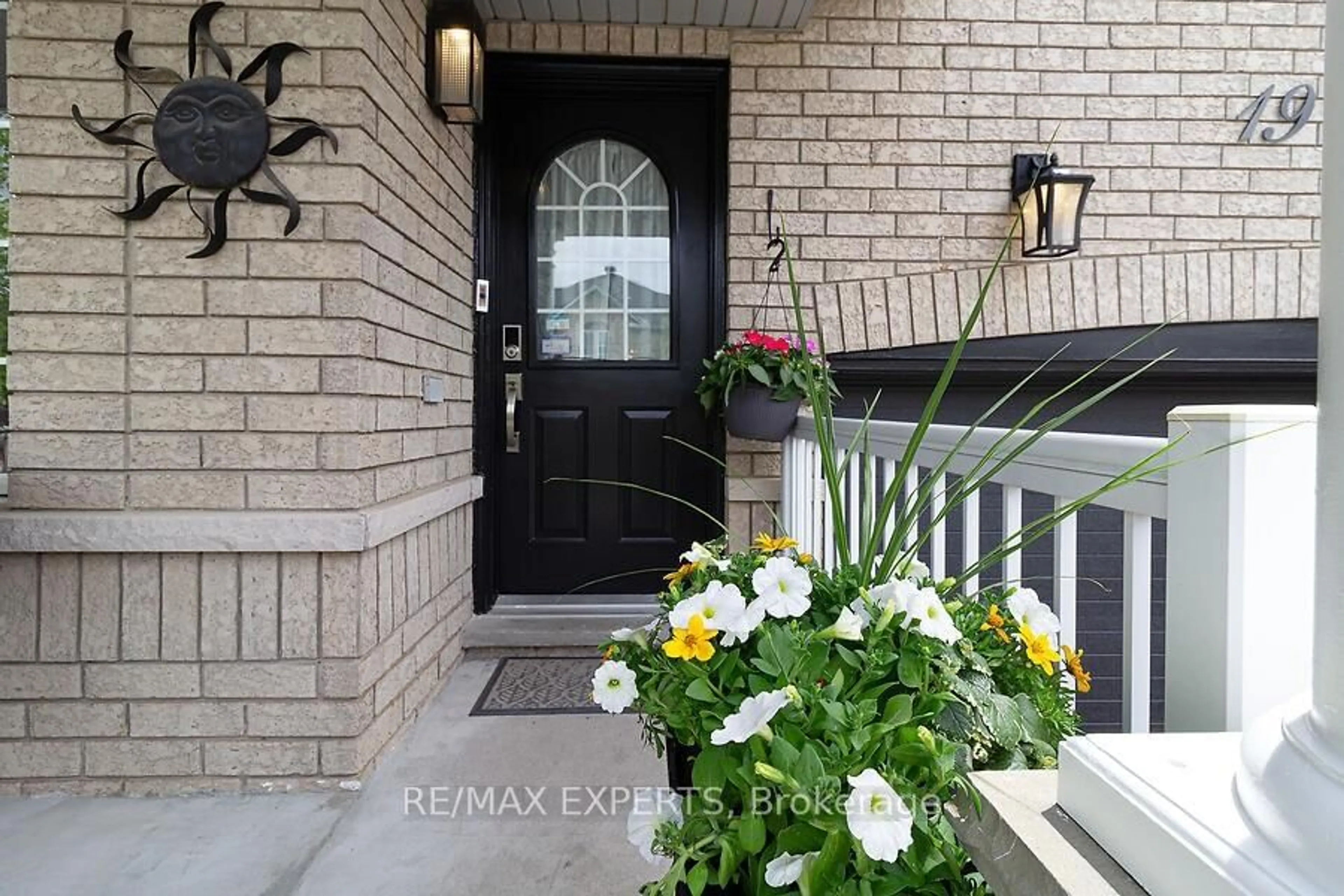 Indoor entryway for 19 Sandway Dr, Brampton Ontario L7A 2T9