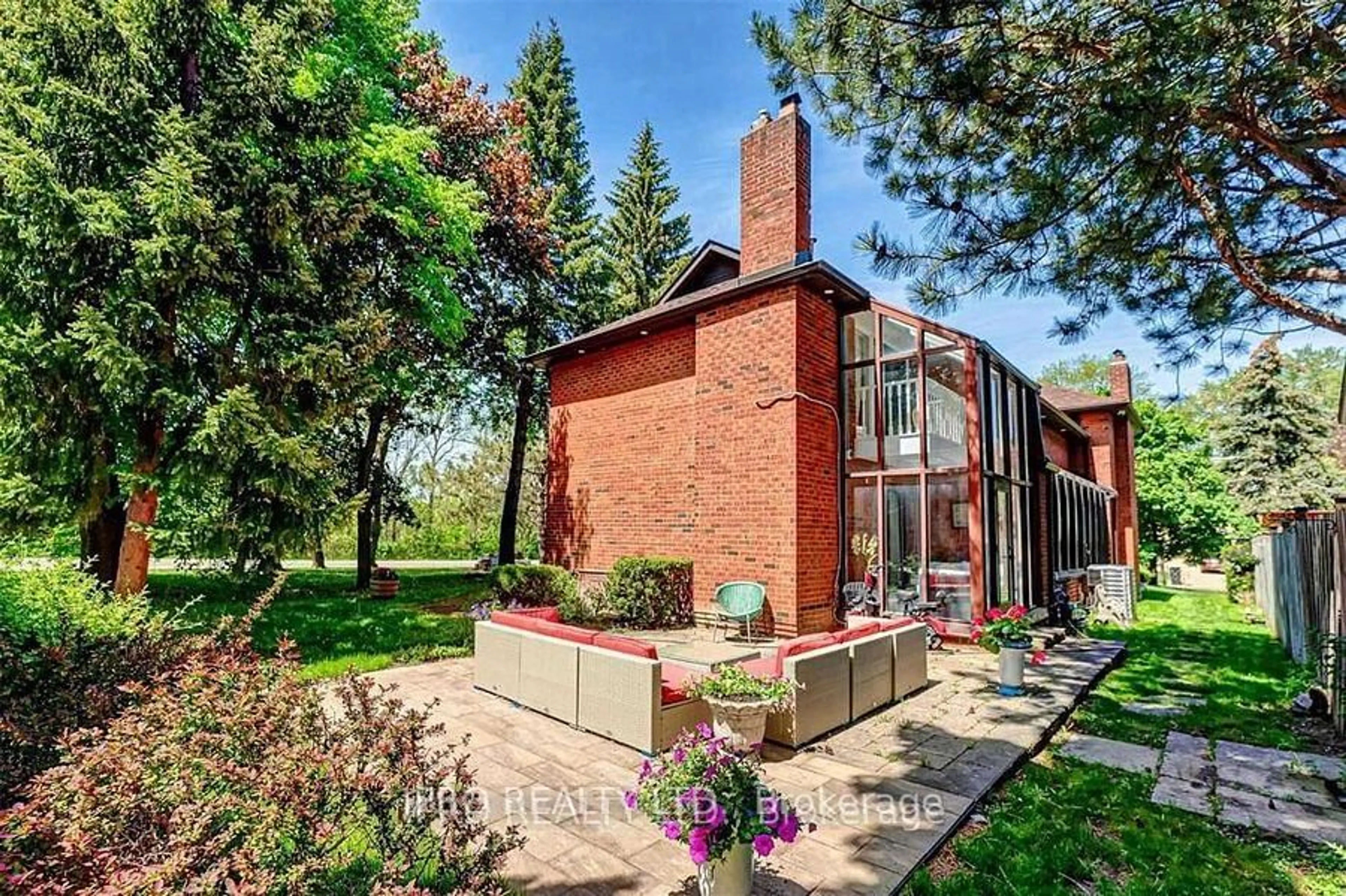 Home with brick exterior material, building for 4326 Bridlepath Tr, Mississauga Ontario L5L 3K4