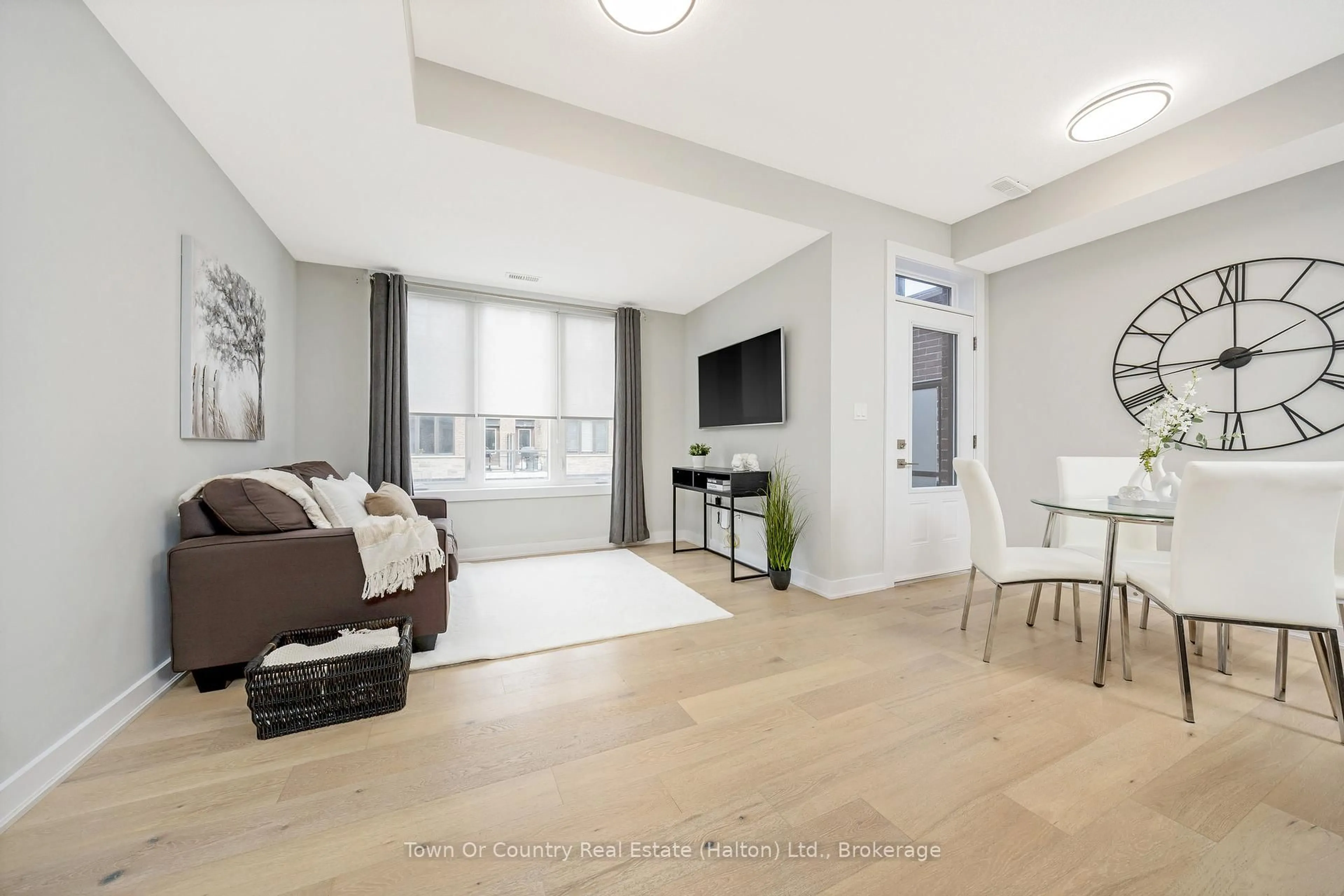 Living room with furniture, unknown for 445 Ontario St #142, Milton Ontario L9T 9K4