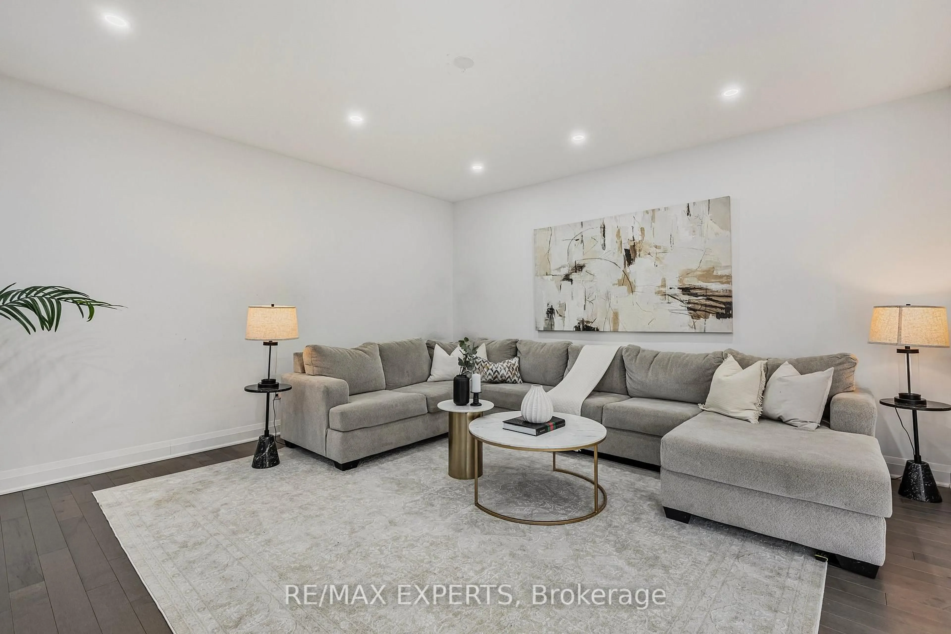 Living room with furniture, unknown for 1411 Lobelia Cres, Milton Ontario L9E 1X1