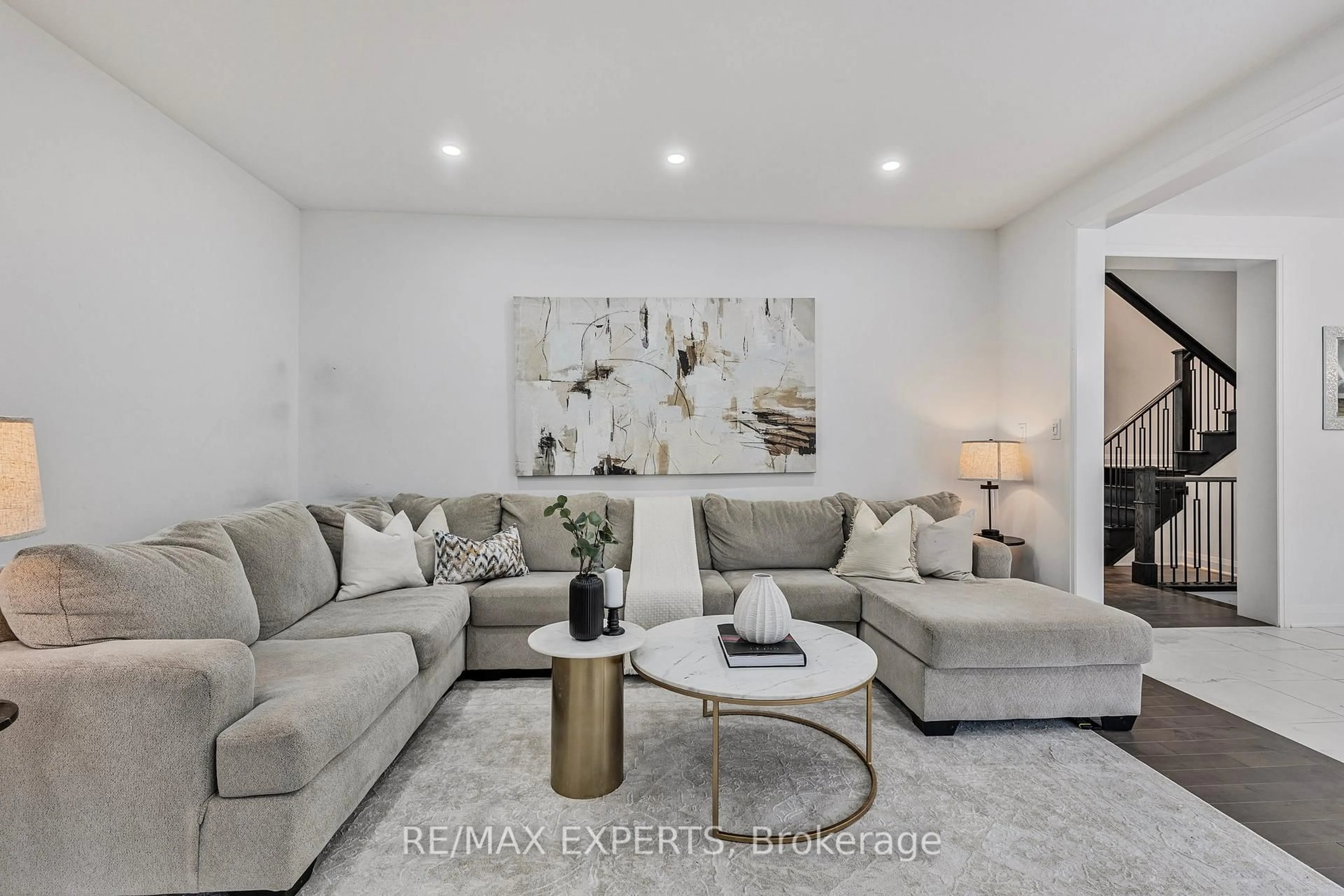 Living room with furniture, unknown for 1411 Lobelia Cres, Milton Ontario L9E 1X1