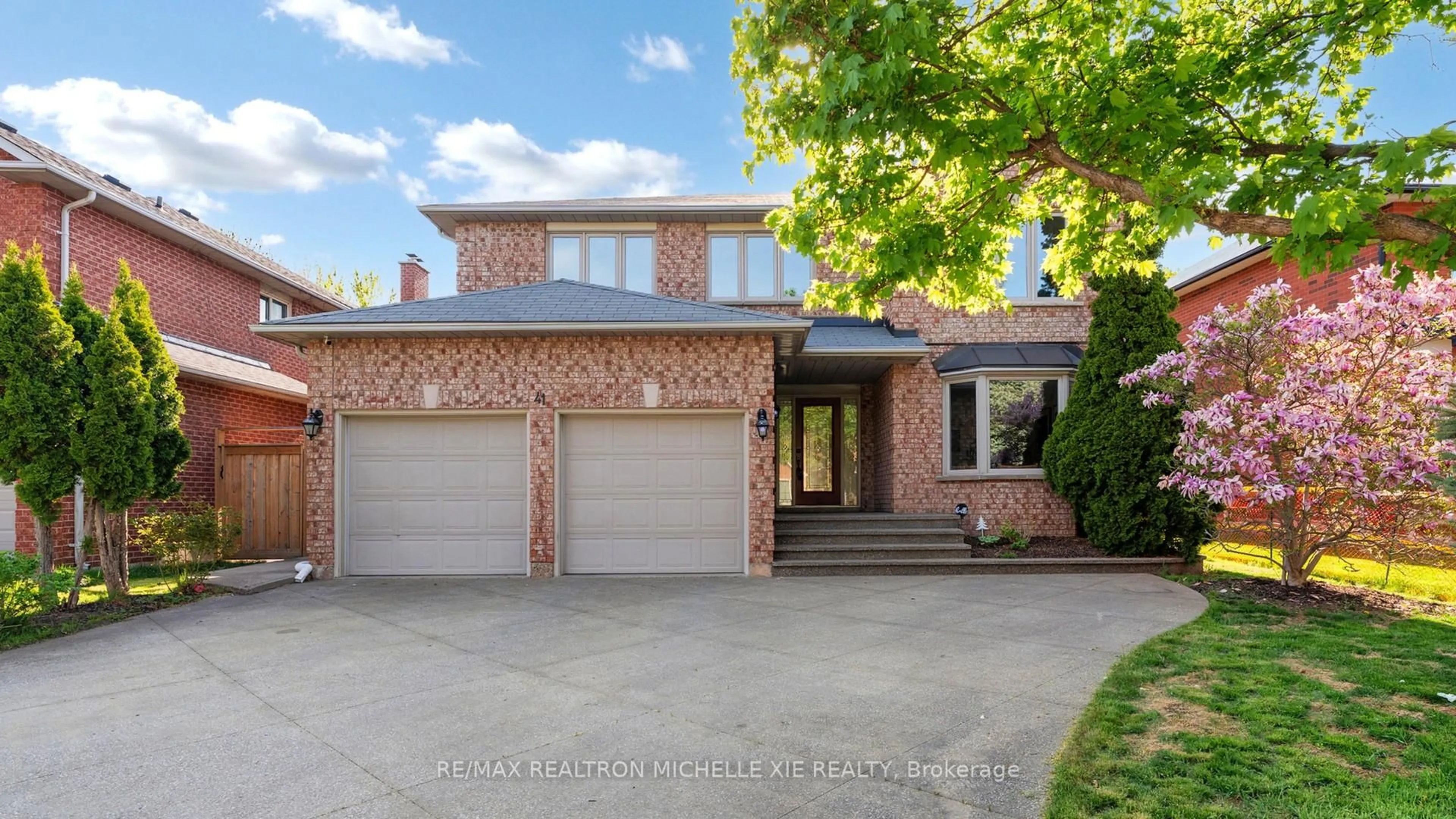 Home with brick exterior material, street for 41 Inverhuron Tr, Oakville Ontario L6H 5Z7