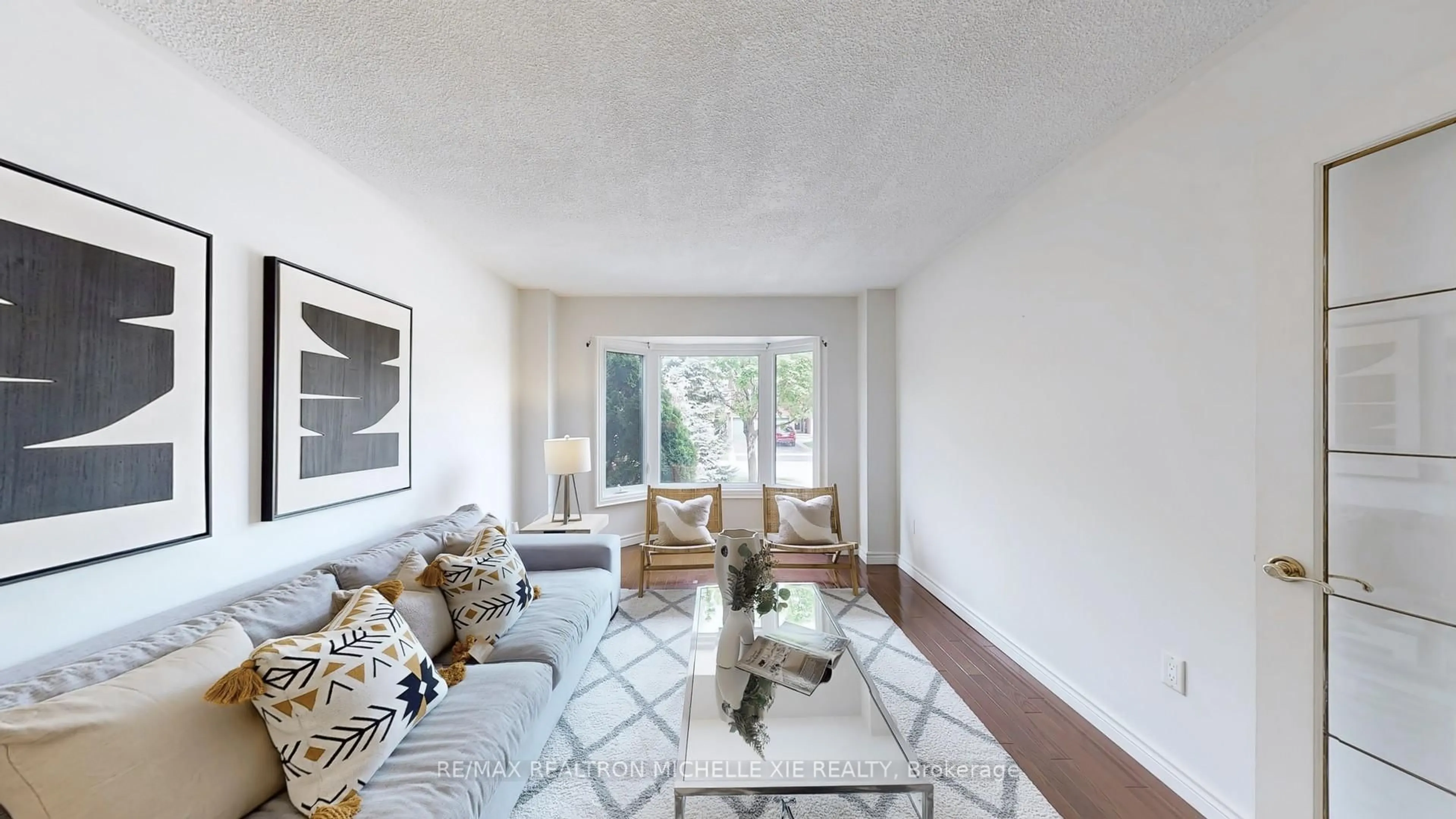 Living room with furniture, unknown for 41 Inverhuron Tr, Oakville Ontario L6H 5Z7