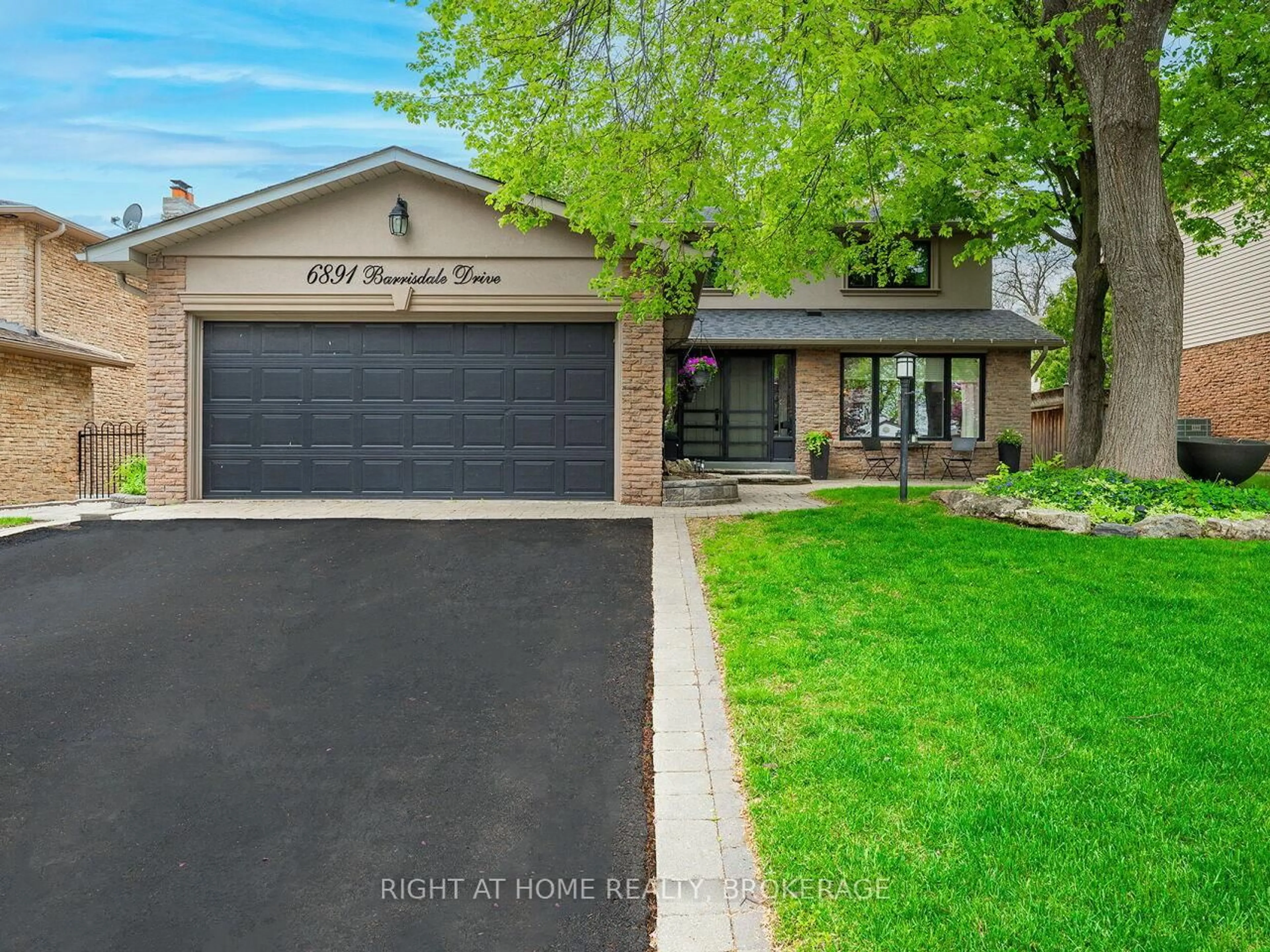 Home with brick exterior material, street for 6891 Barrisdale Dr, Mississauga Ontario L5N 2H5