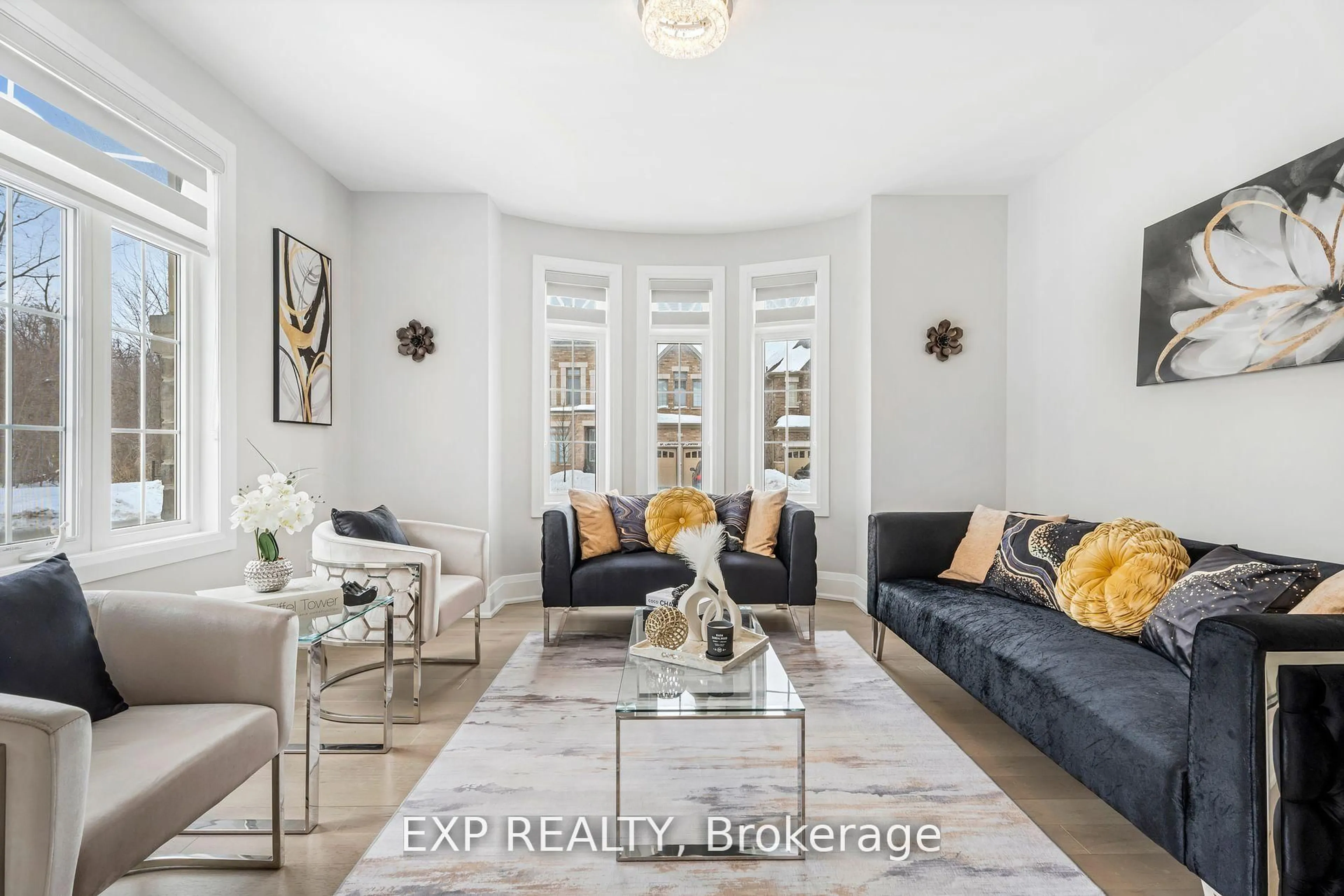Living room with furniture, unknown for 5 Rockway St, Brampton Ontario L6R 4C5