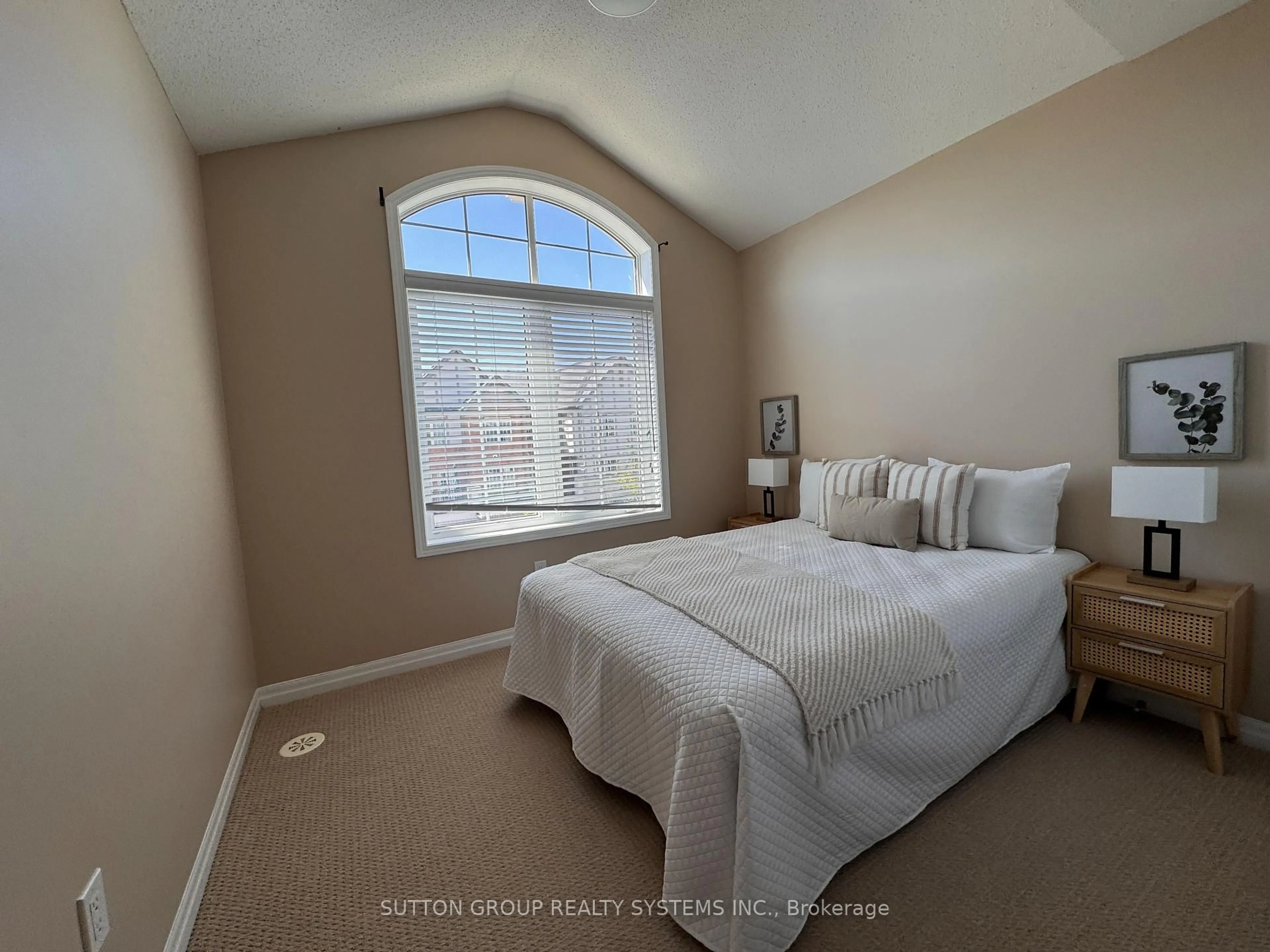 A pic of a room for 232 Betsy Dr, Oakville Ontario L6M 0V3