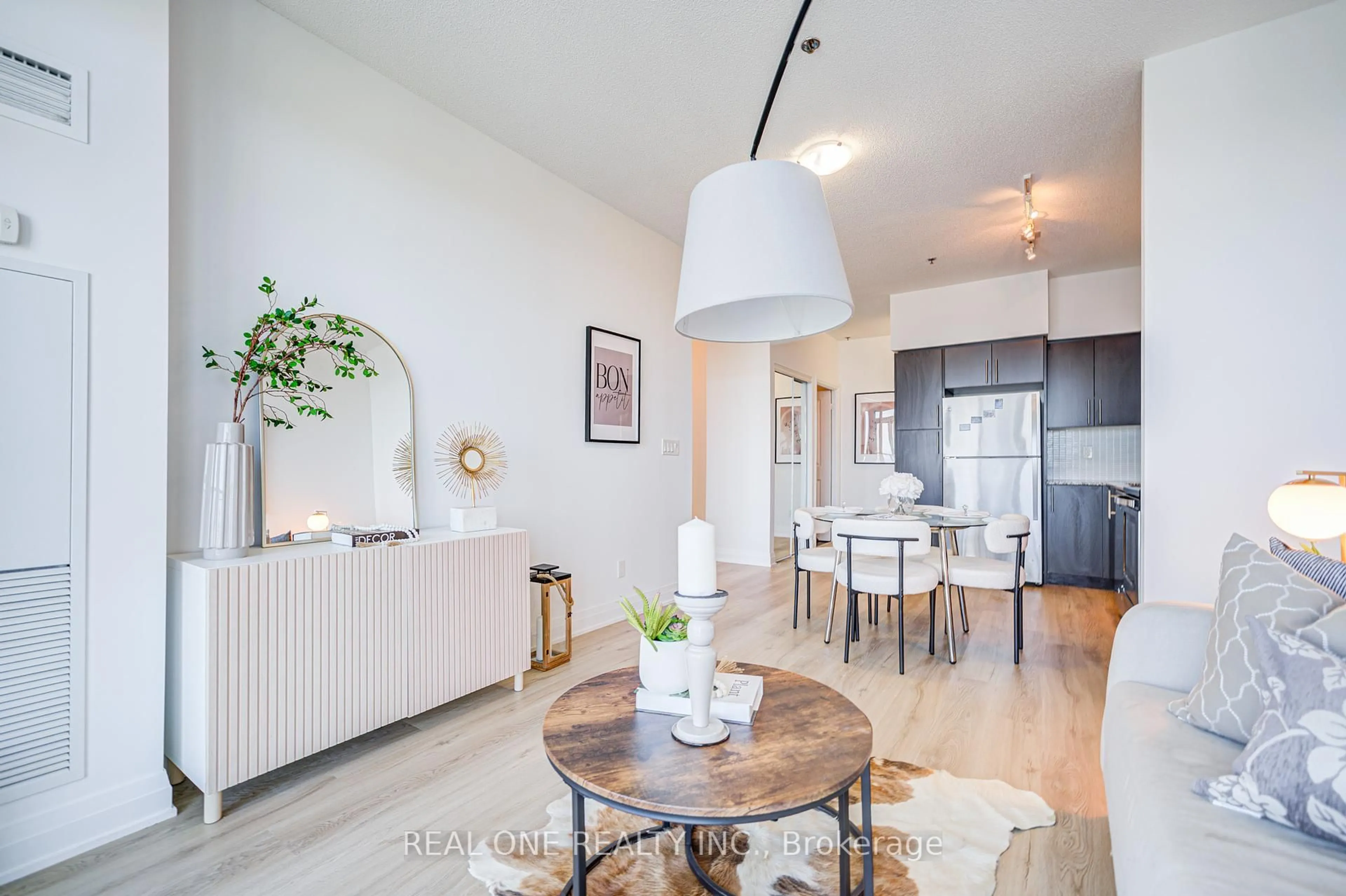Open concept kitchen, unknown for 55 SPEERS Rd #1008, Oakville Ontario L6K 0H9