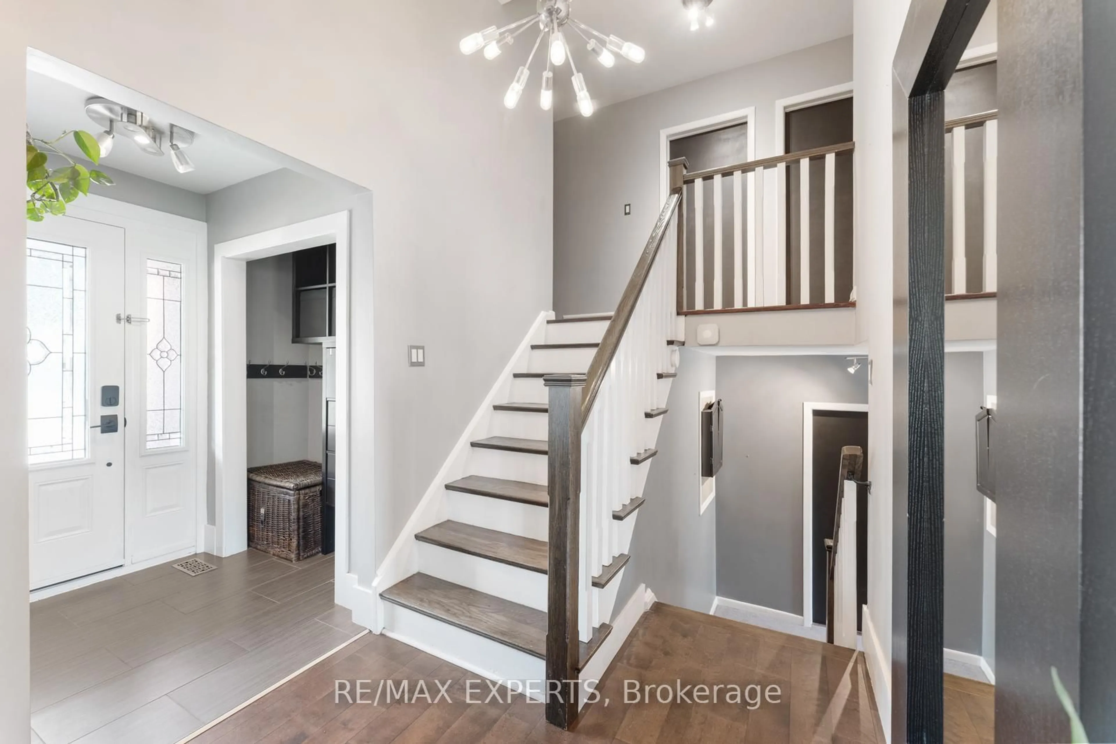 Indoor entryway for 69 Smithwood Dr, Toronto Ontario M9B 4S2