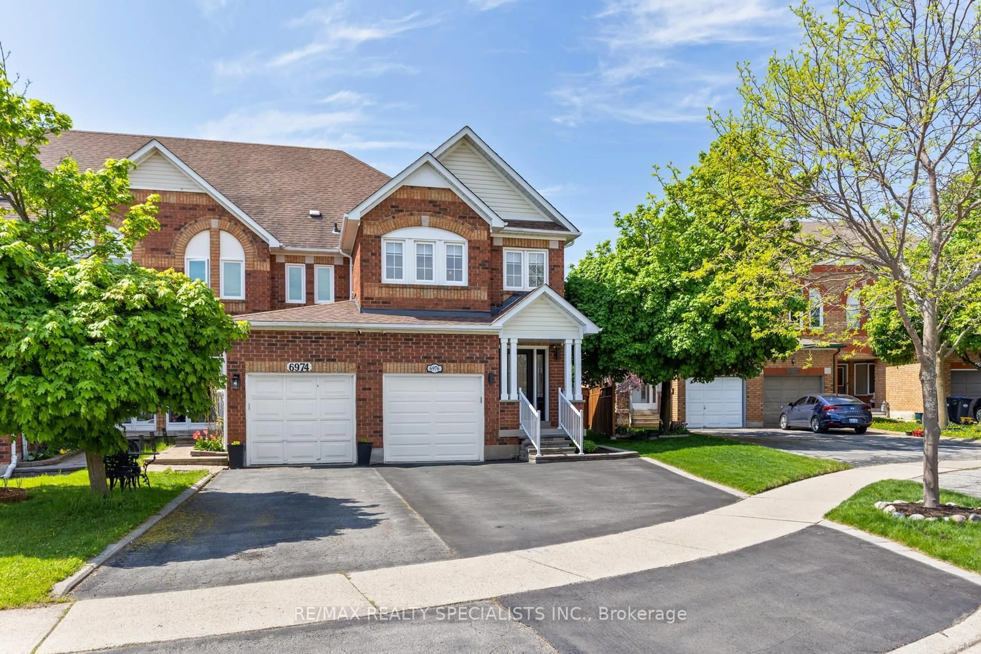 Home with brick exterior material, street for 6976 Dunnview Crt, Mississauga Ontario L5N 7E4