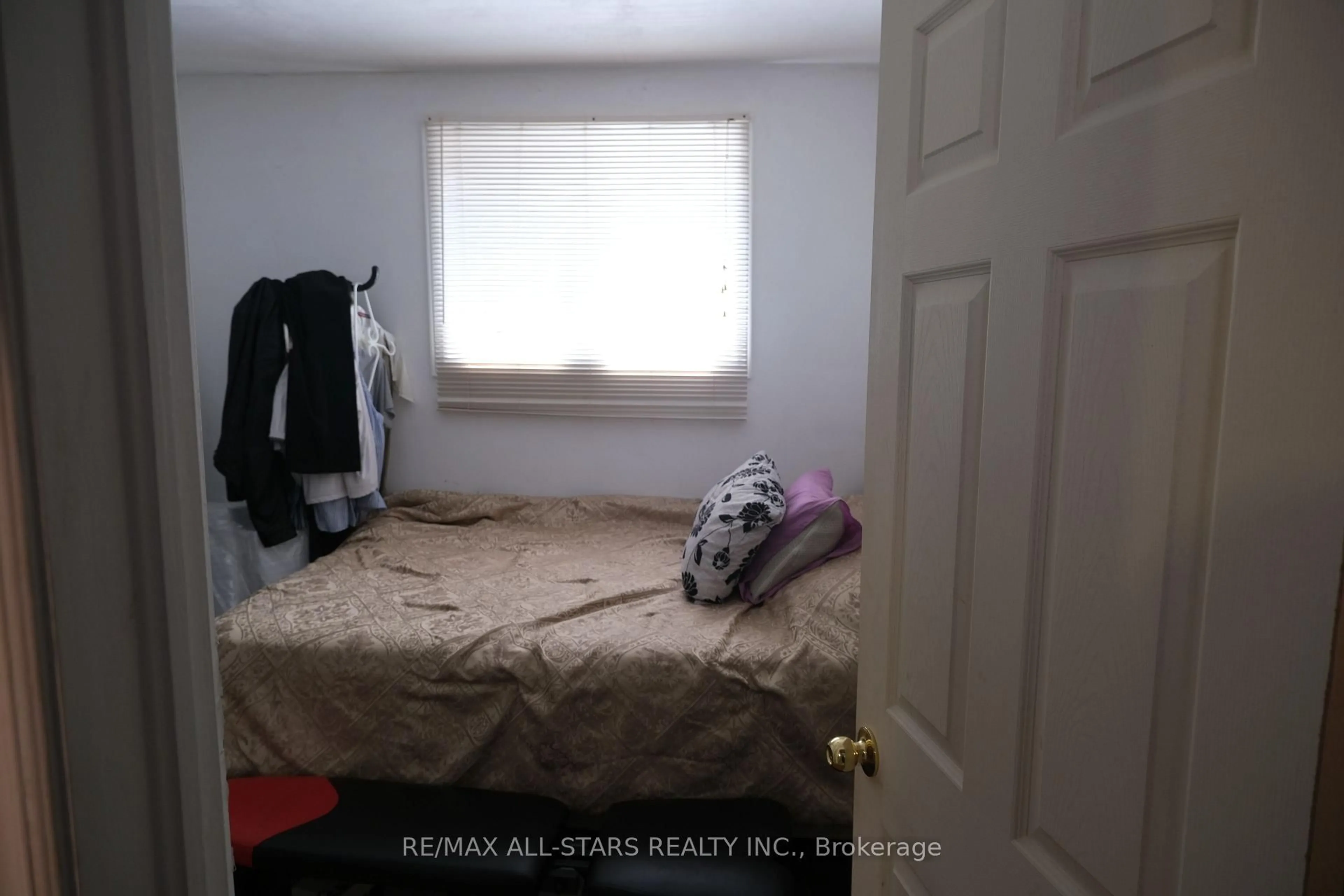 A pic of a room for 626 Caledonia Rd, Toronto Ontario M6E 4V5