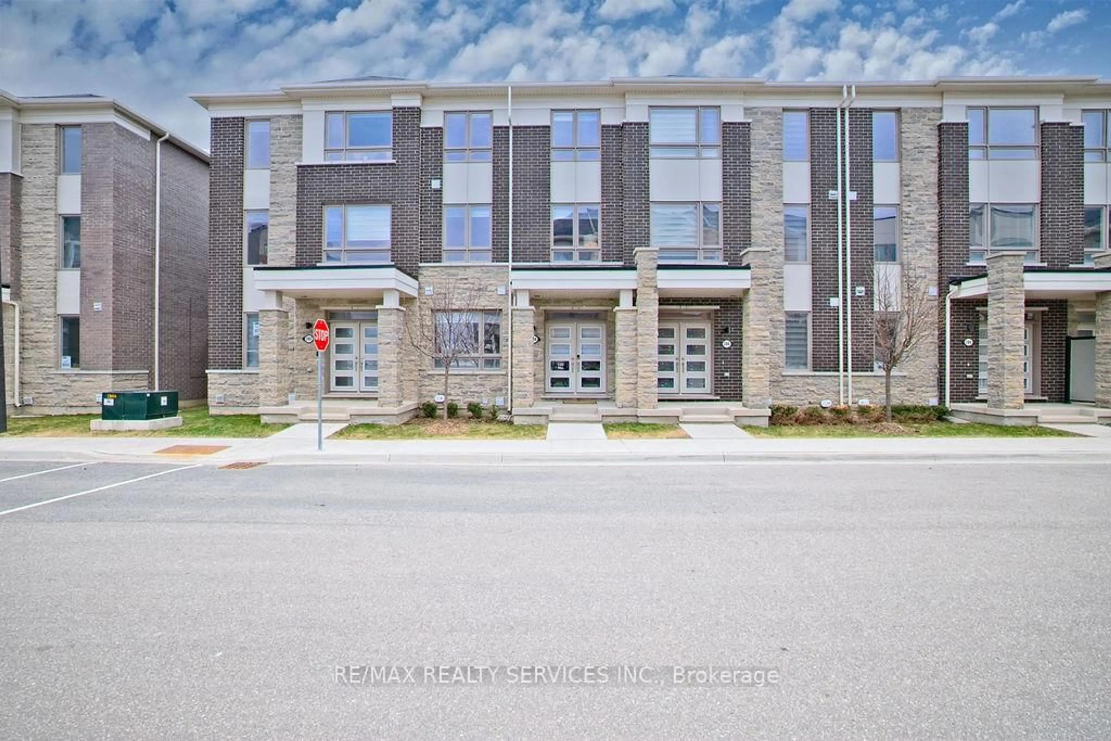 Unknown for 284 Lagerfeld Dr, Brampton Ontario L7A 5G8