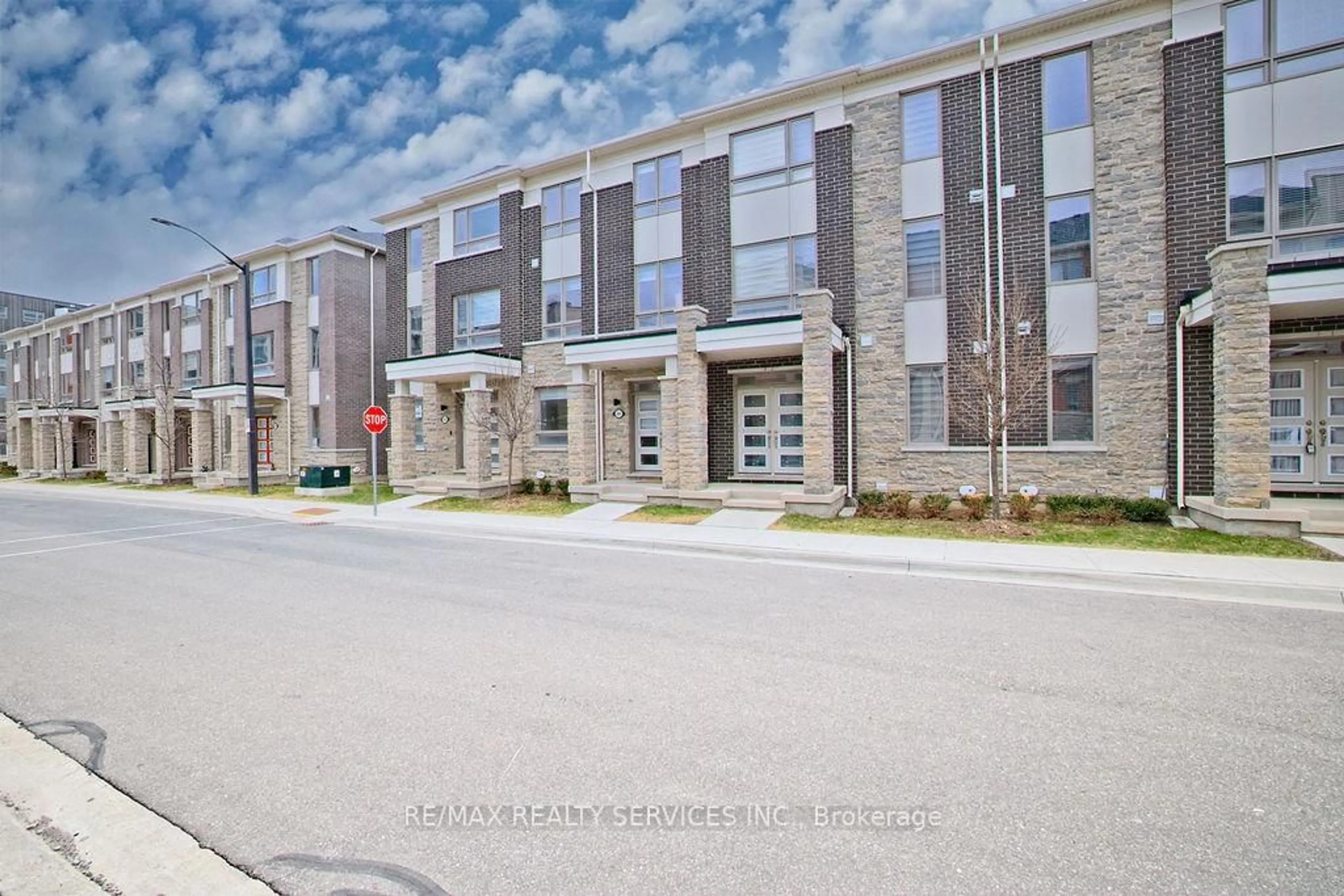 Unknown for 284 Lagerfeld Dr, Brampton Ontario L7A 5G8