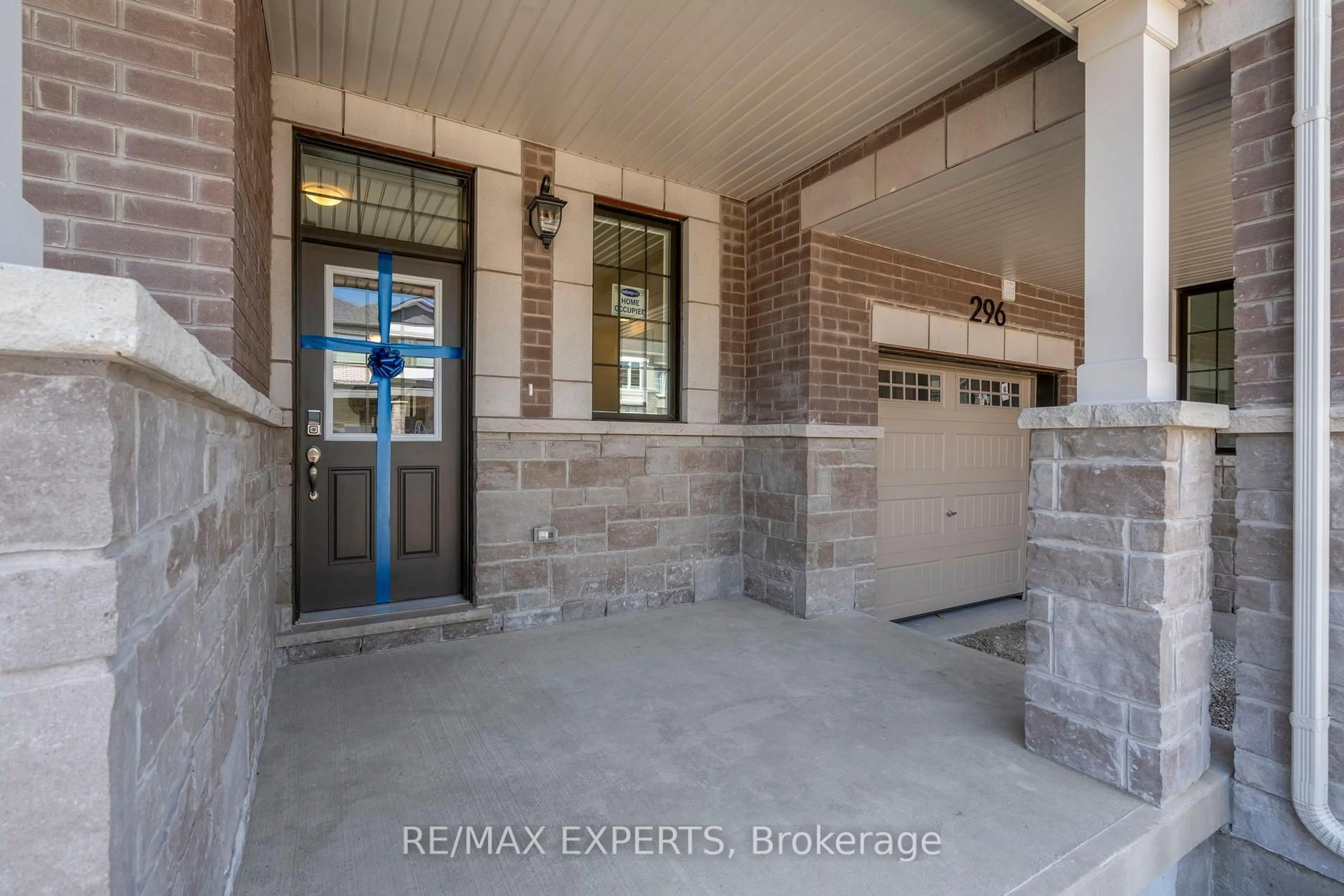Indoor entryway for 294 Starflower Pl, Milton Ontario L9T 2X5