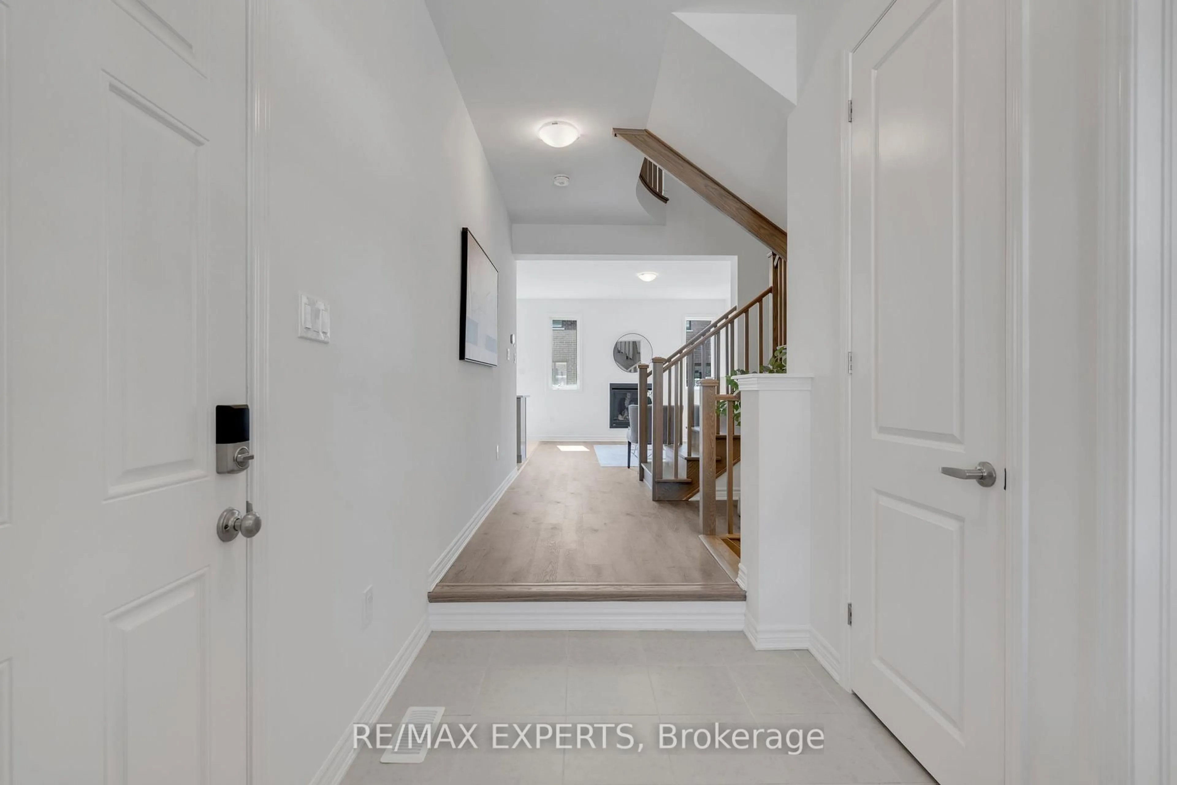 Indoor entryway for 294 Starflower Pl, Milton Ontario L9T 2X5
