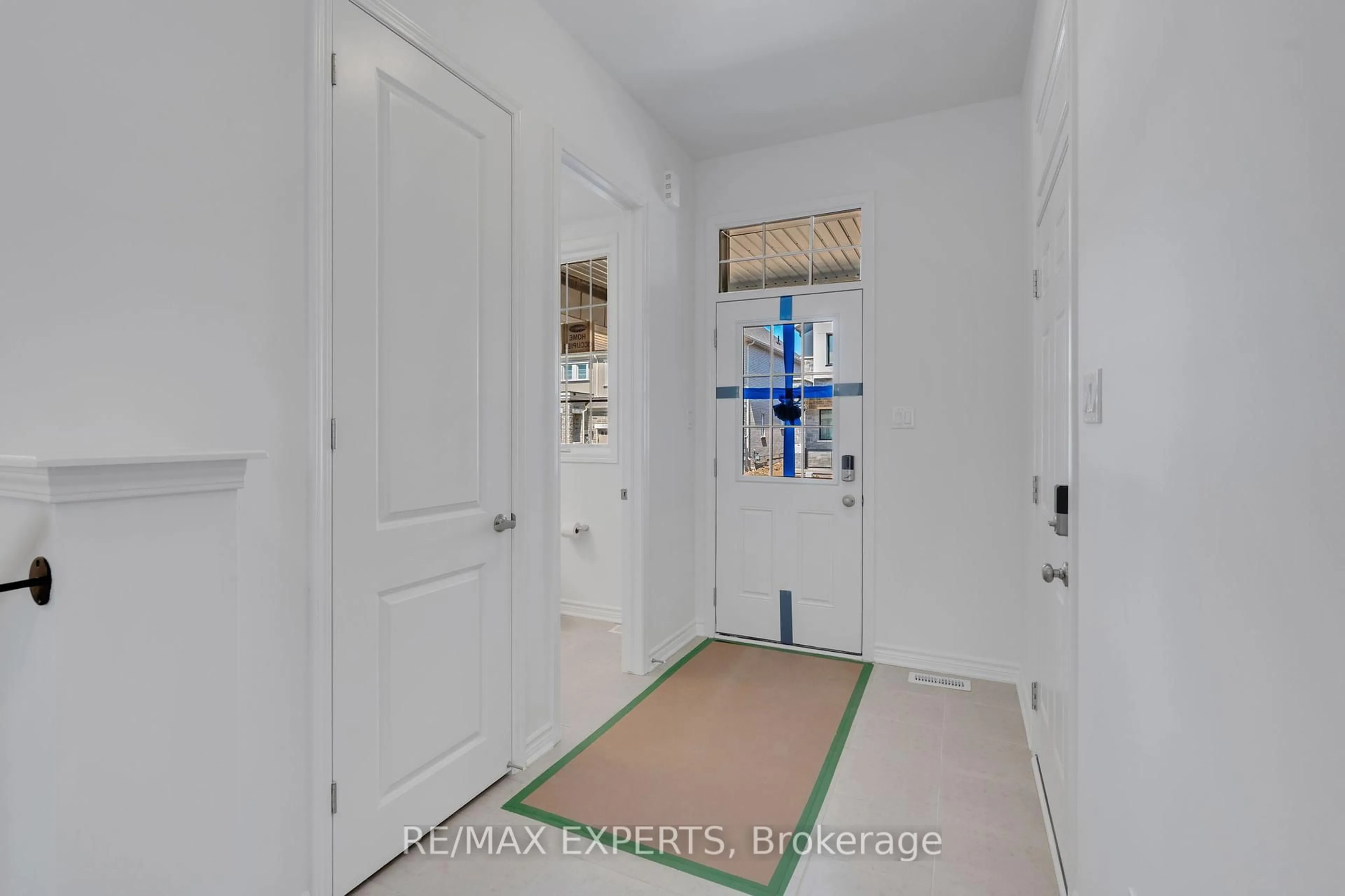 Indoor entryway for 294 Starflower Pl, Milton Ontario L9T 2X5