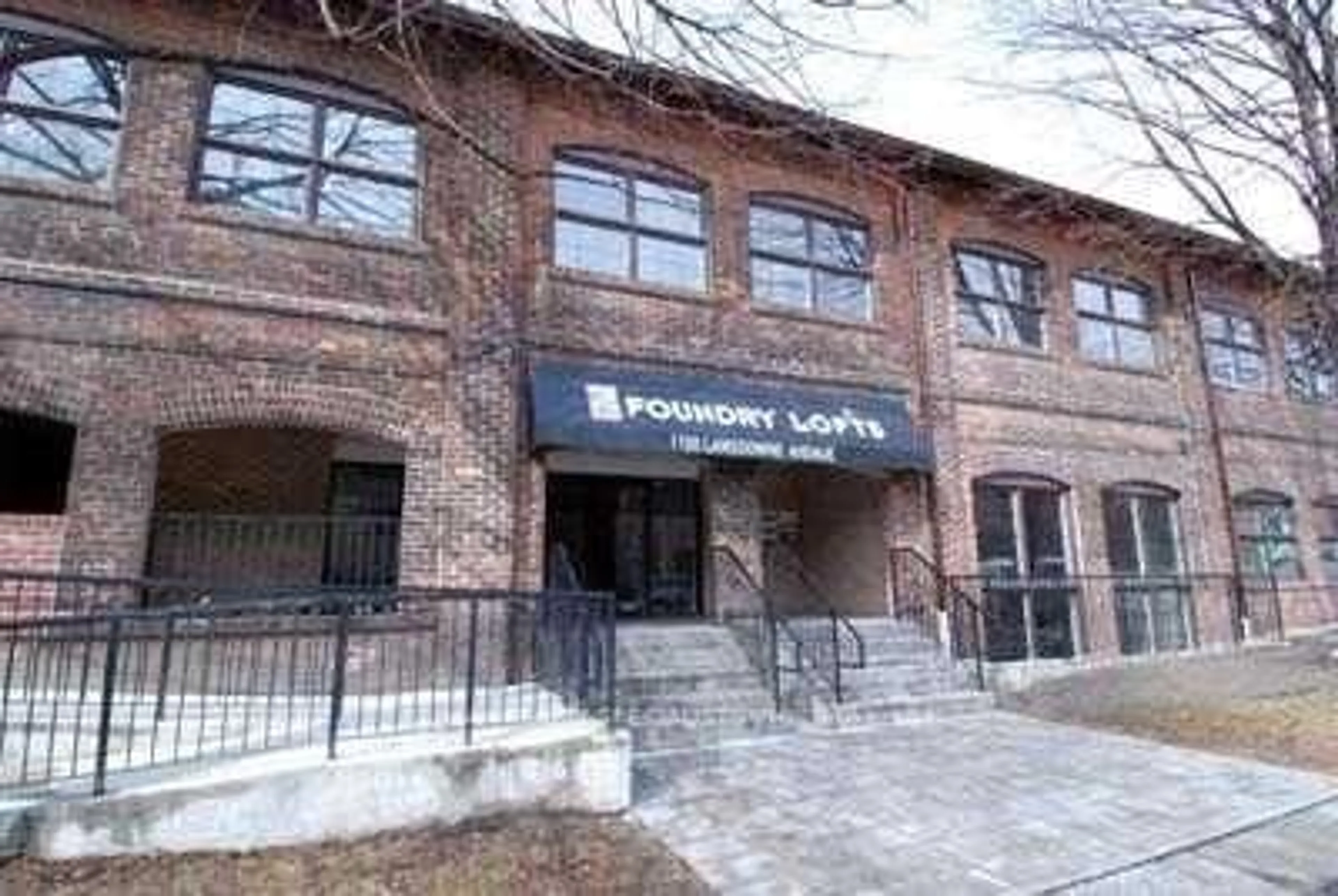 Indoor foyer for 1100 Lansdowne Ave #201, Toronto Ontario M6H 4K1