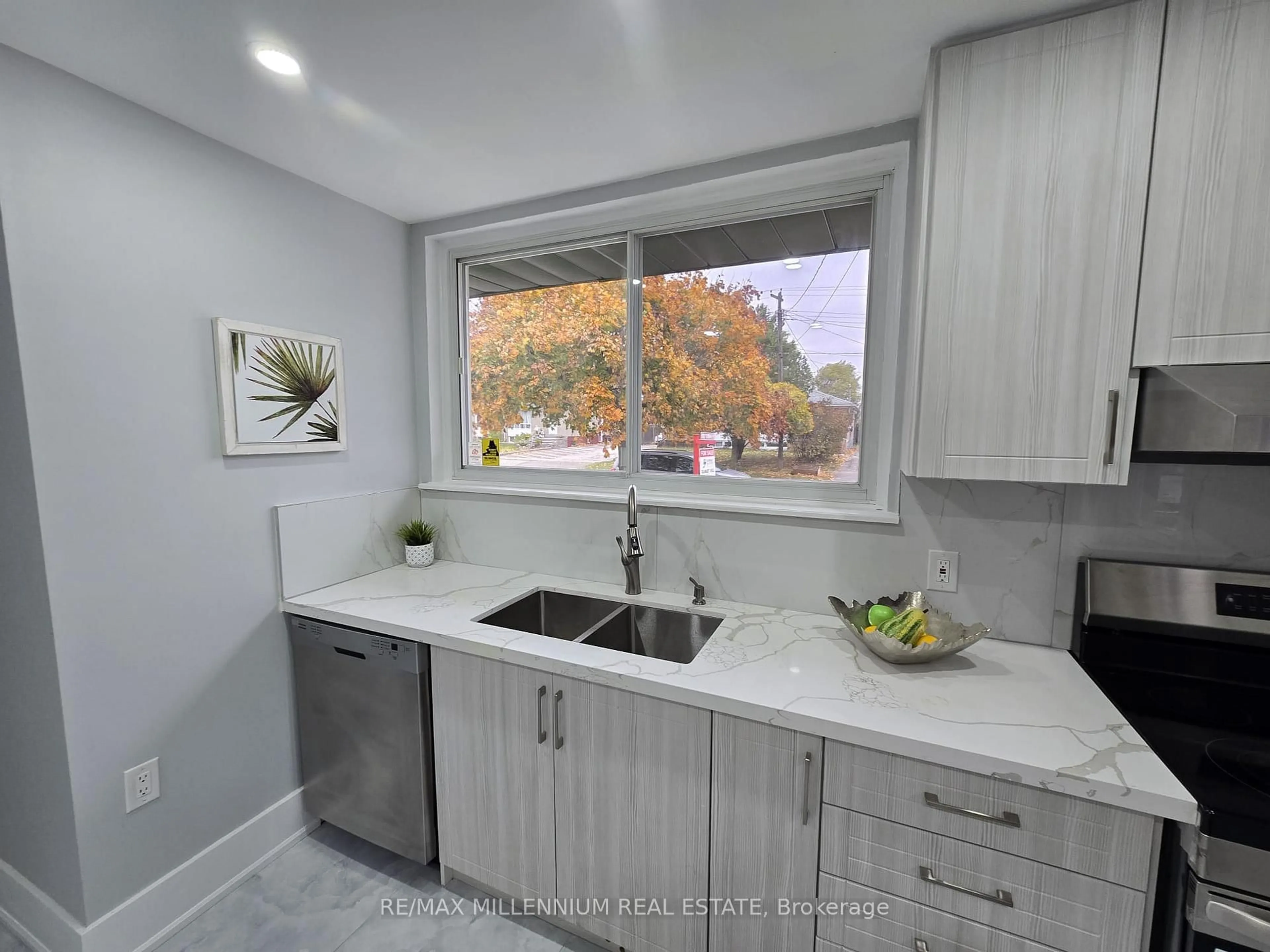 Unknown for 76 Raylawn Cres, Halton Hills Ontario L7G 4N1
