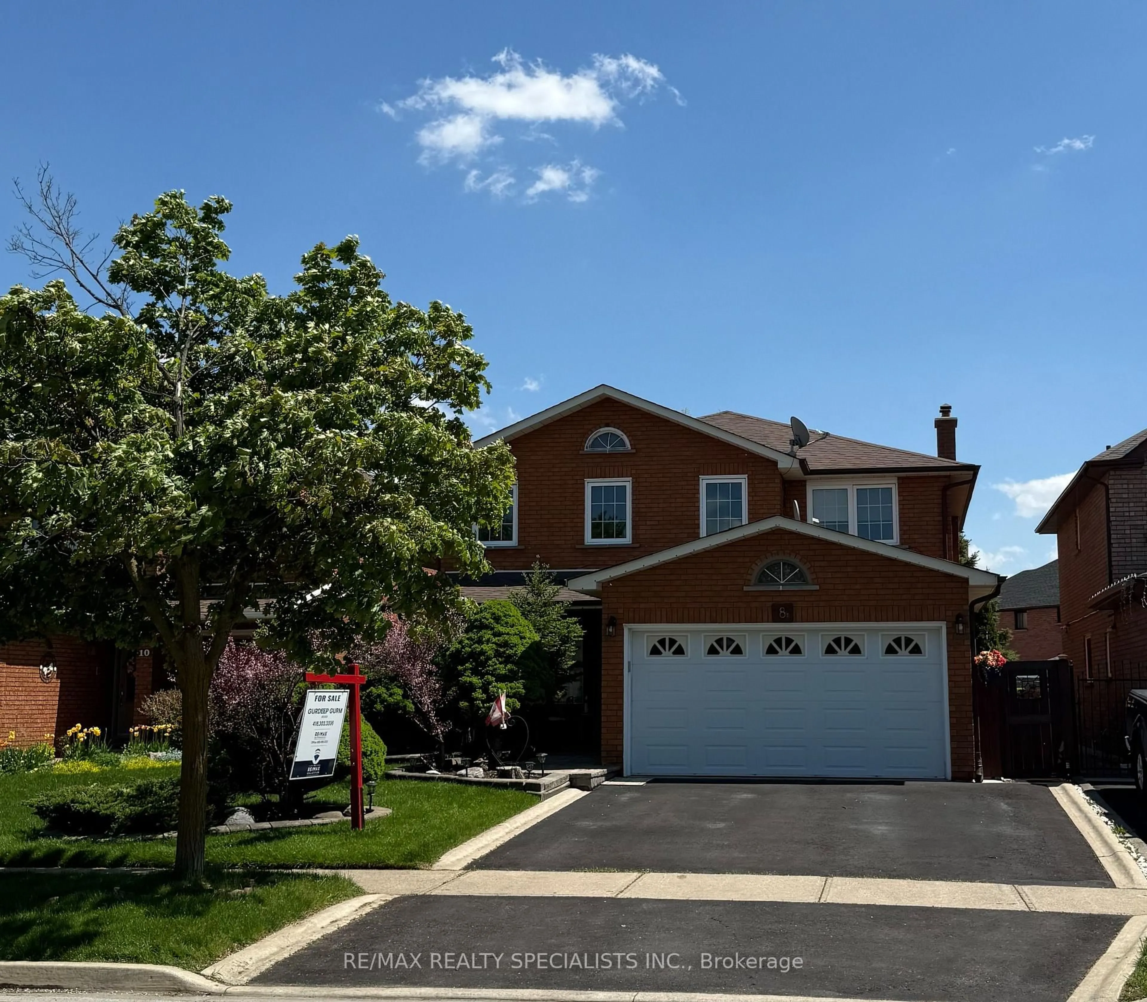 Unknown for 8 Cochrane Ave, Brampton Ontario L6Z 4J4