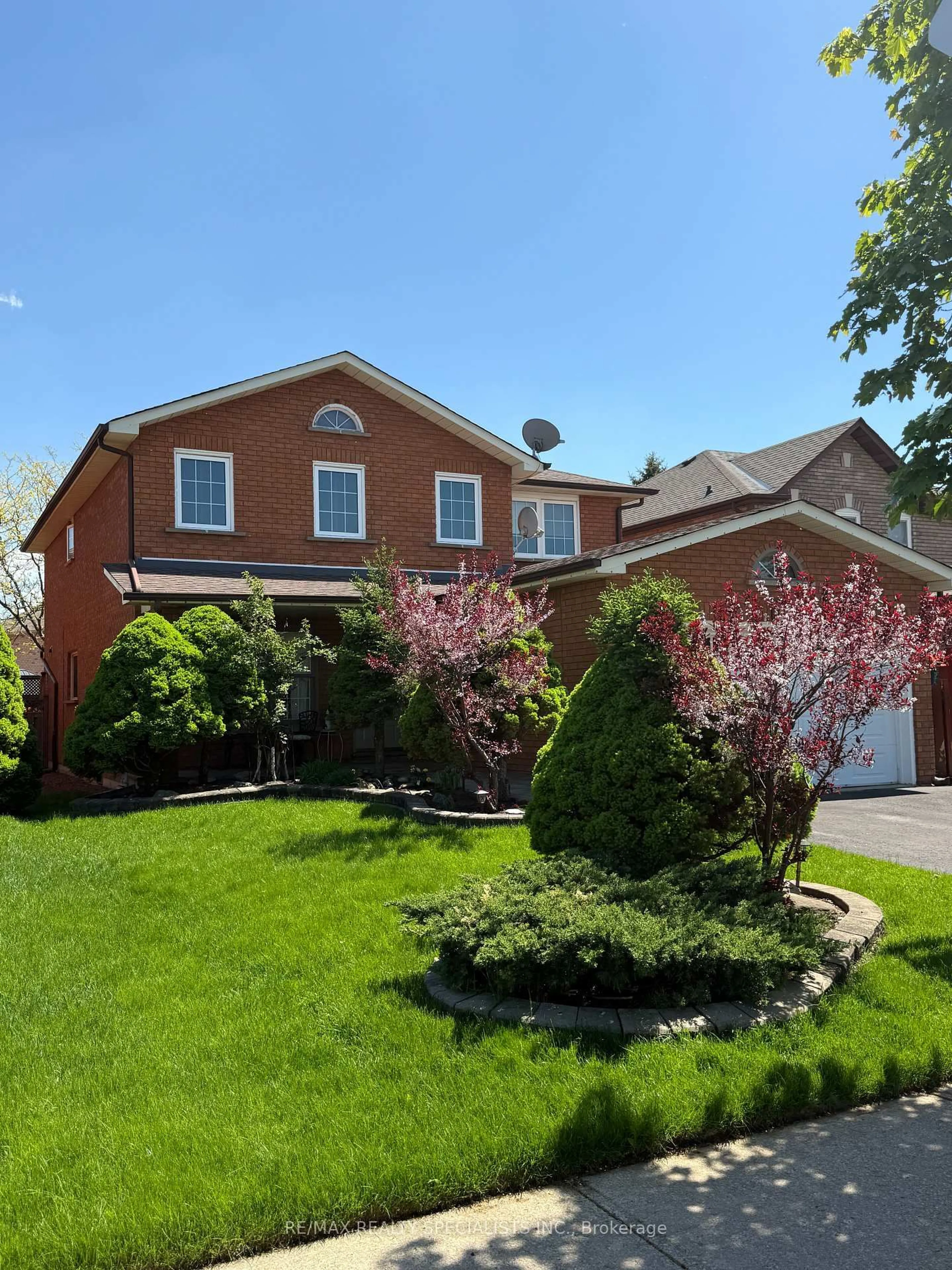 Home with brick exterior material, street for 8 Cochrane Ave, Brampton Ontario L6Z 4J4