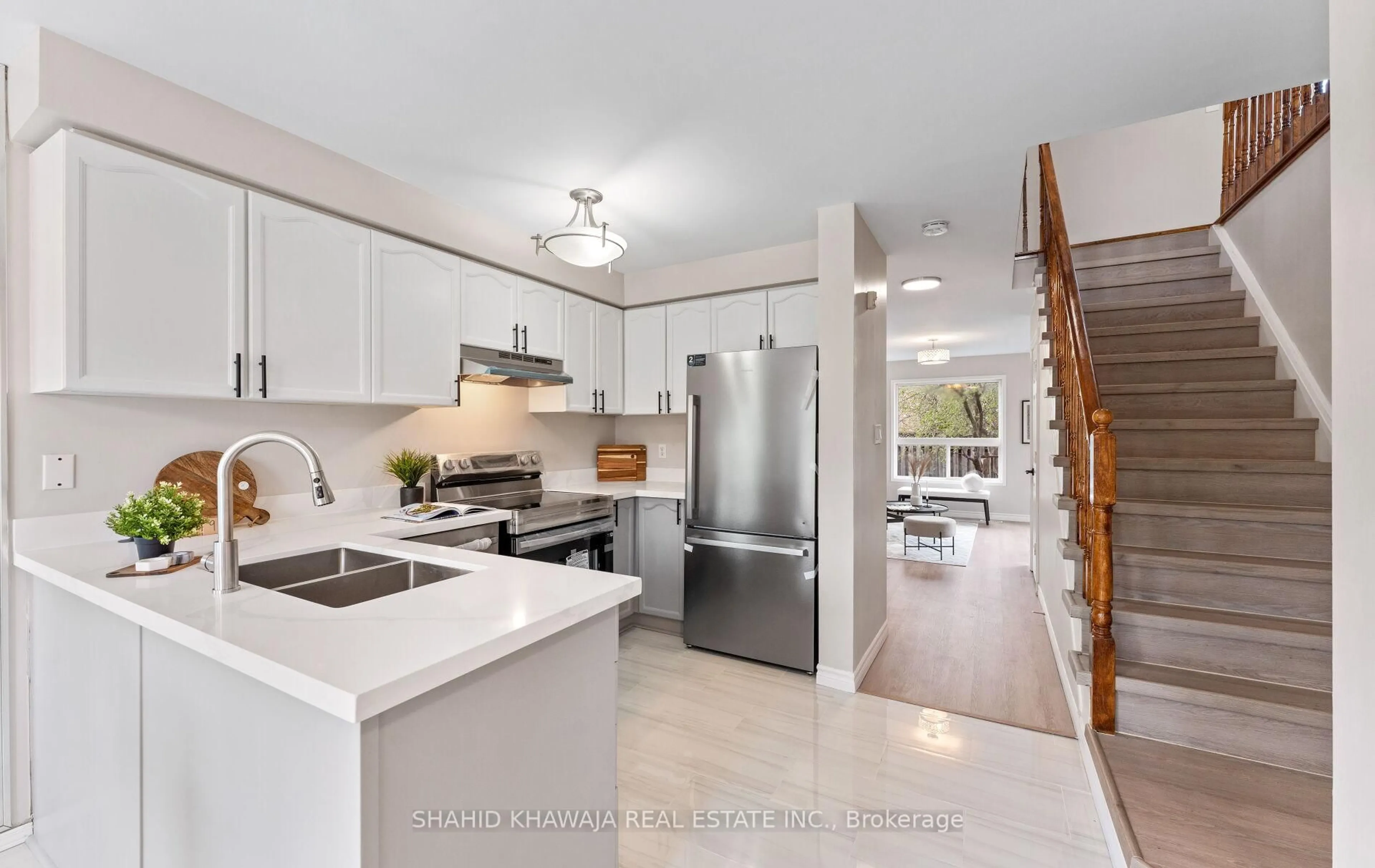 Open concept kitchen, ceramic/tile floor for 3055 Mcdowell Dr, Mississauga Ontario L5M 6J6