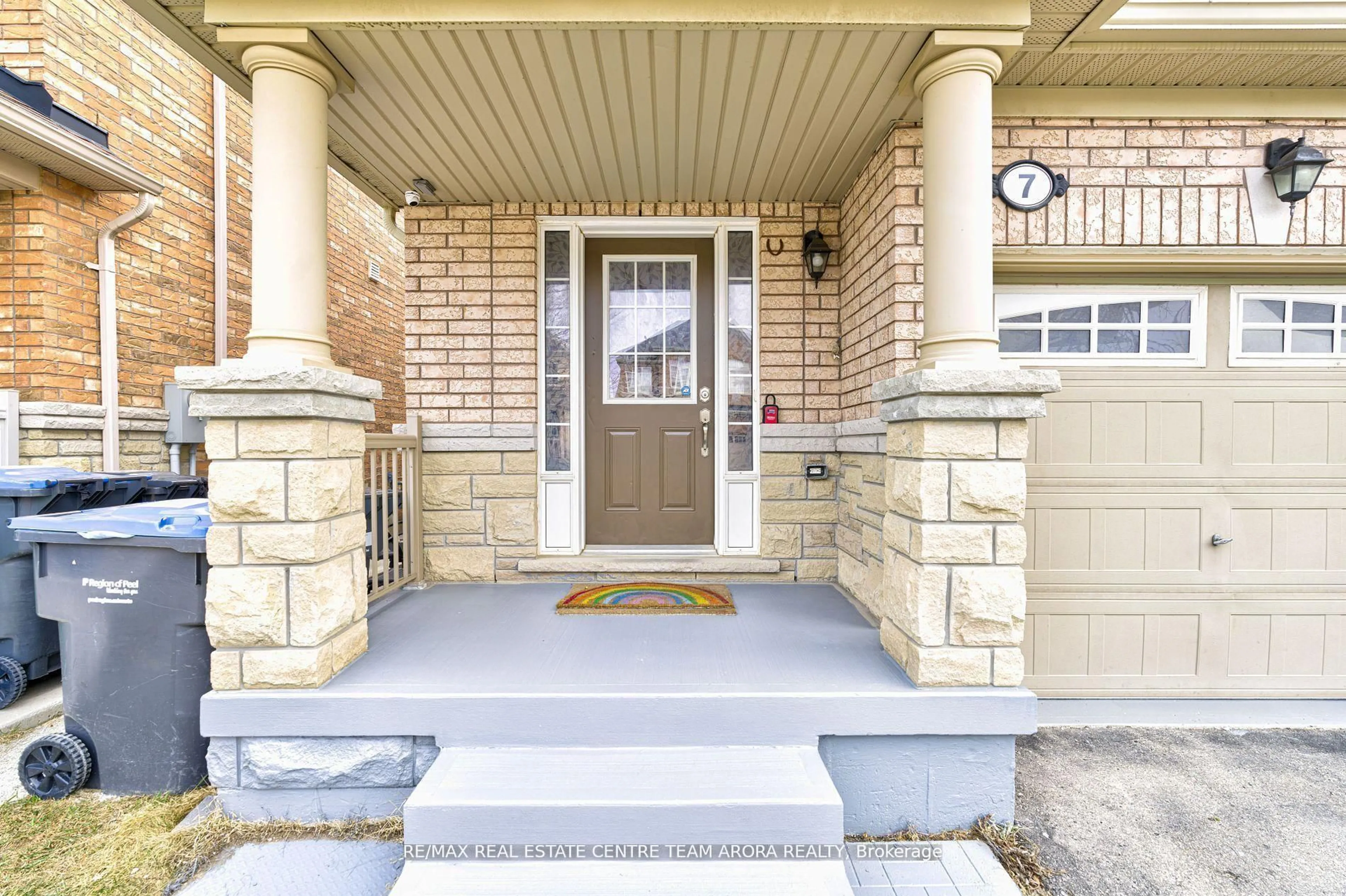 Indoor entryway for 7 Selsdon St, Brampton Ontario L6X 3E3