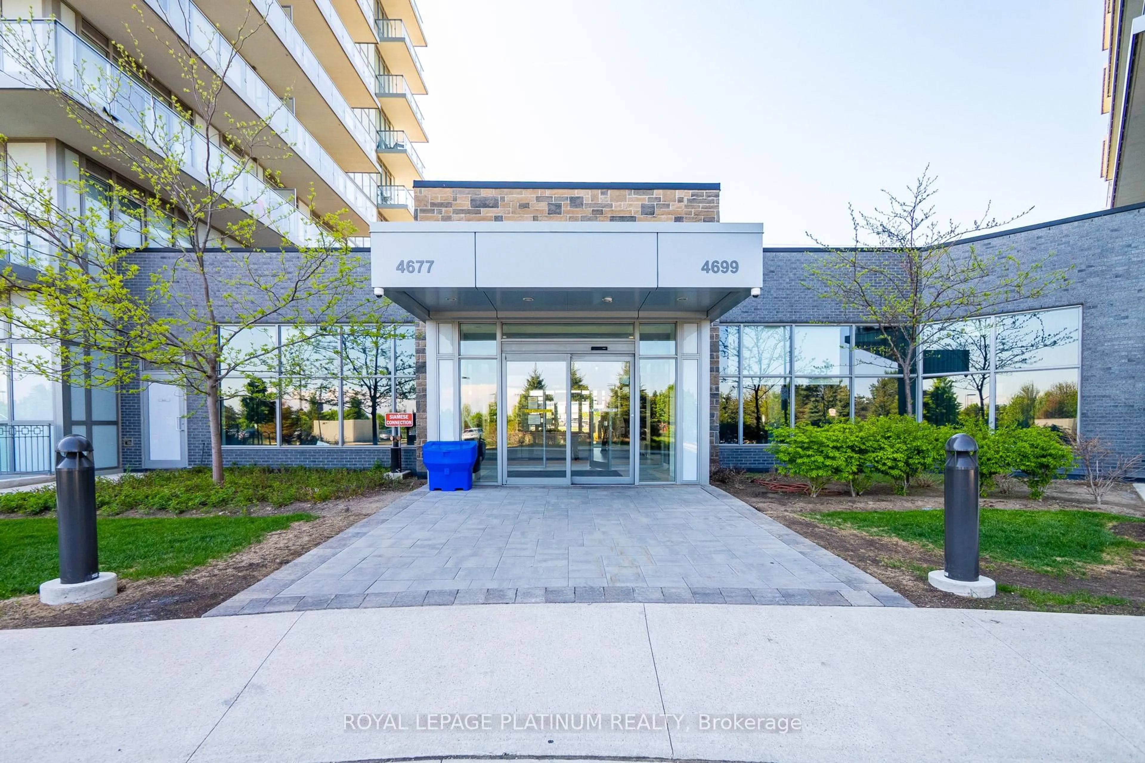 Indoor foyer for 4699 Glen Erin Dr #409, Mississauga Ontario L5M 2E5