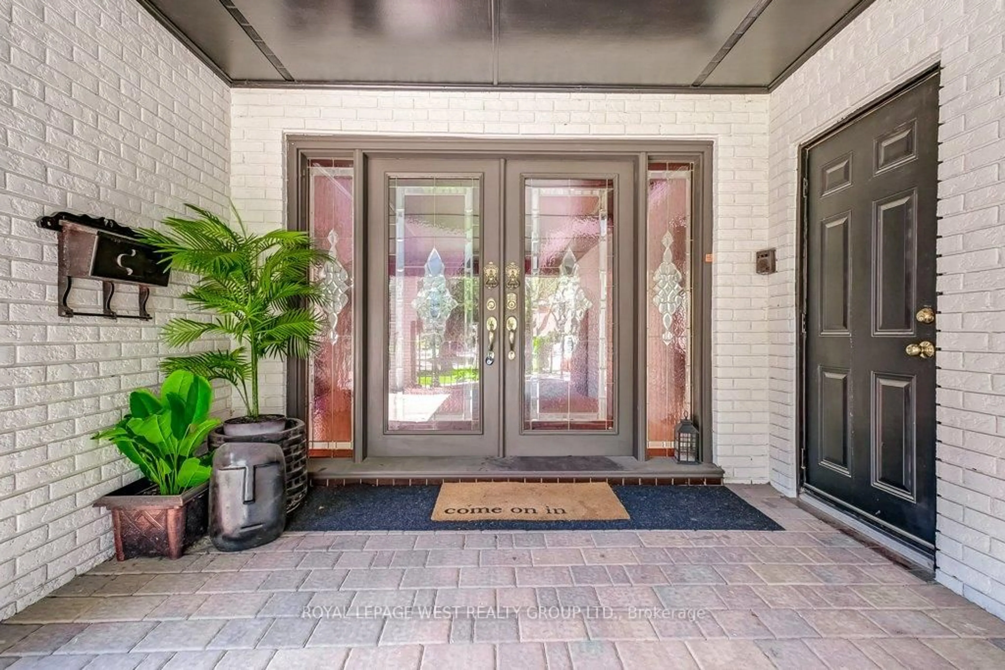 Indoor entryway for 41 Vancho Cres, Toronto Ontario M9A 4Z1