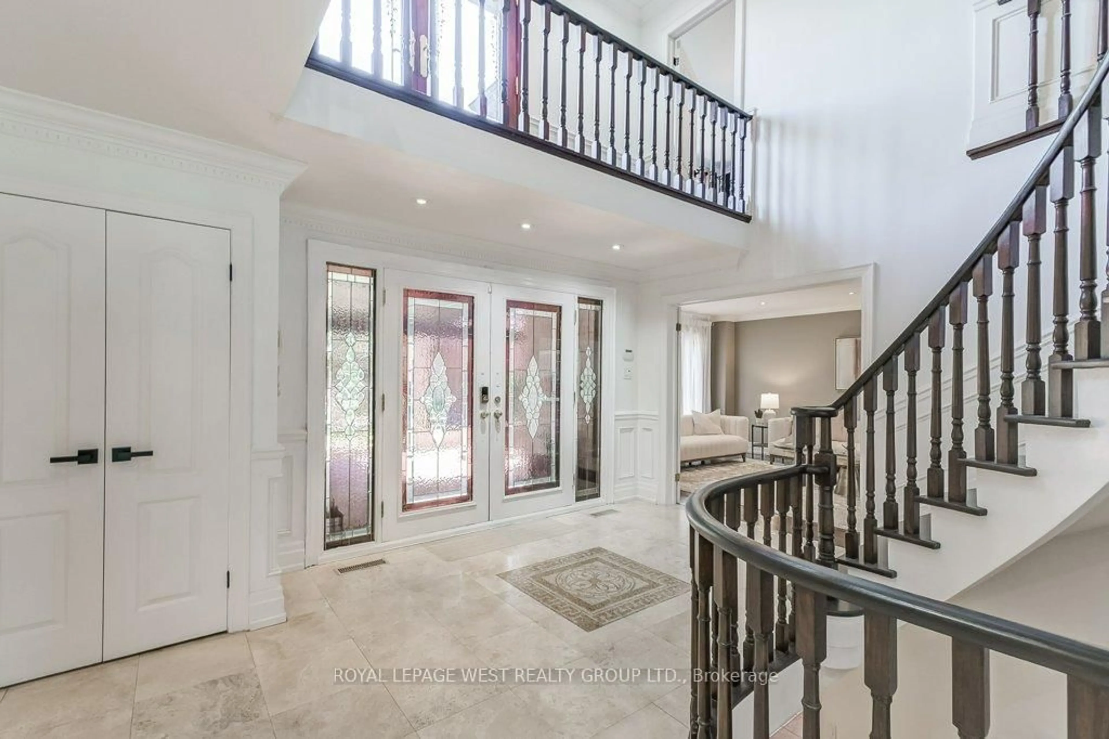 Indoor foyer for 41 Vancho Cres, Toronto Ontario M9A 4Z1