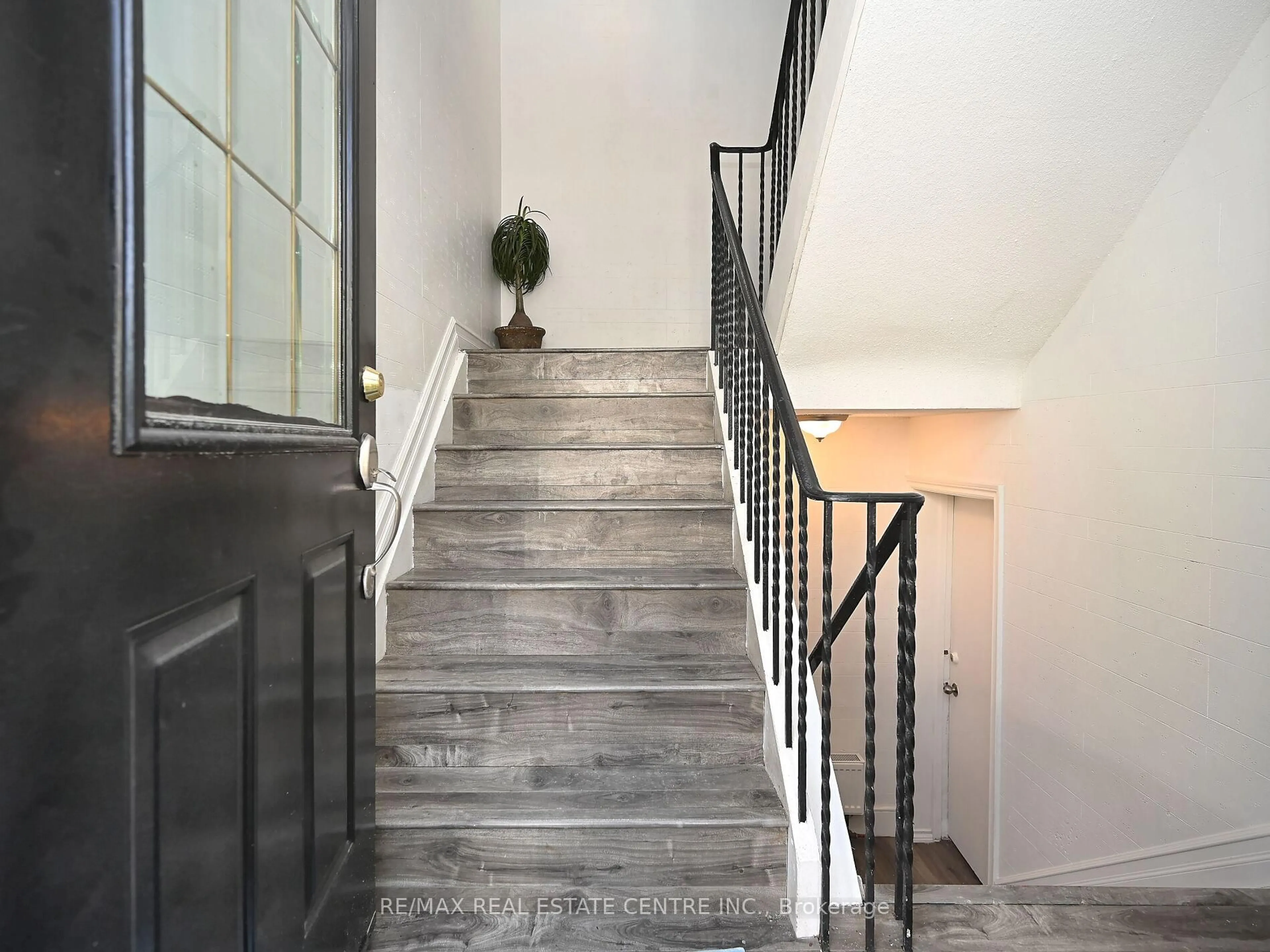 Unknown for 34 Mississauga Rd, Mississauga Ontario L5H 2H6