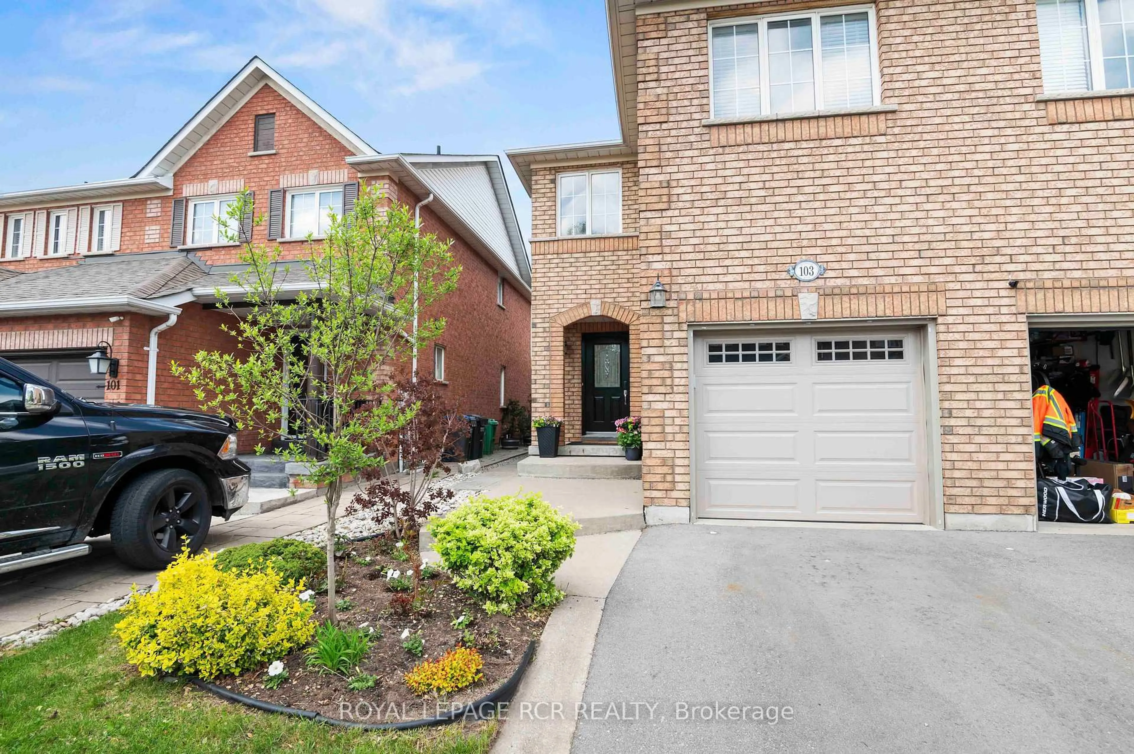 Home with brick exterior material, street for 103 Grapevine Rd, Caledon Ontario L7E 2M6
