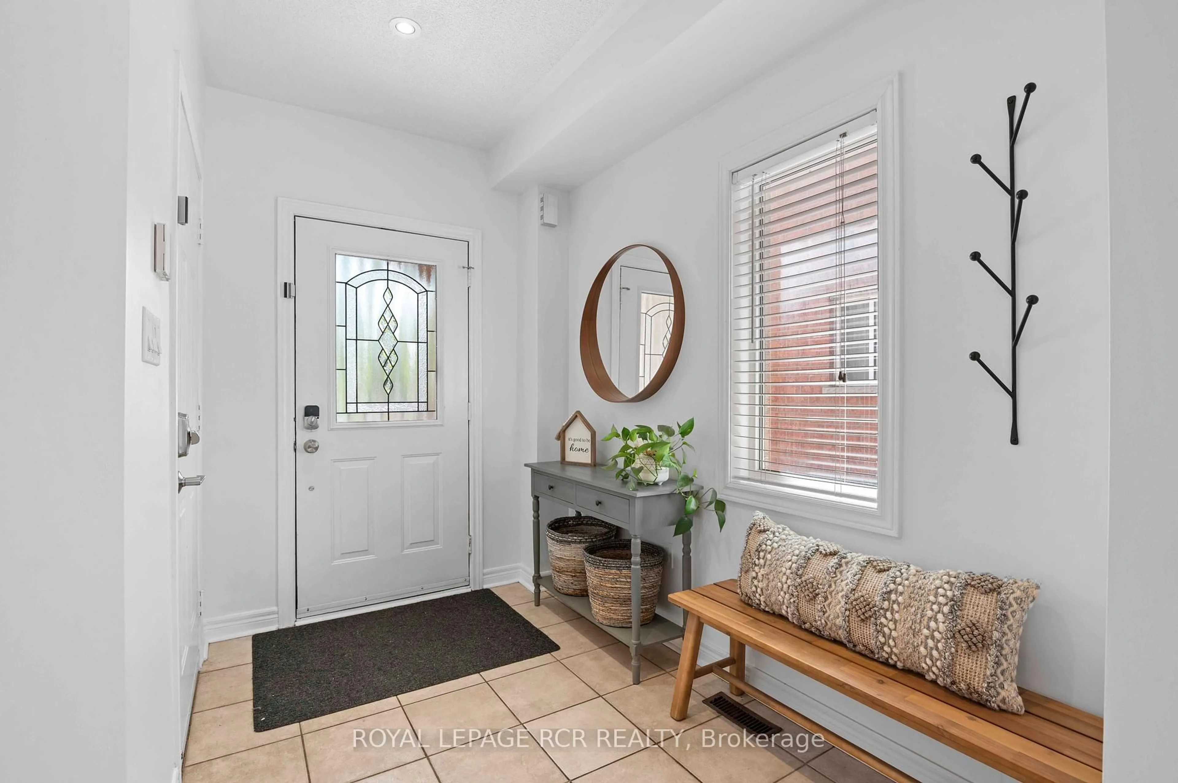 Indoor entryway for 103 Grapevine Rd, Caledon Ontario L7E 2M6