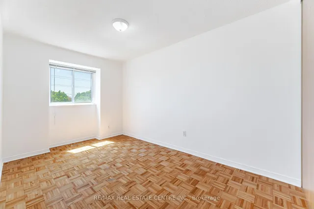 Additional property image - 122 Moregate Cres