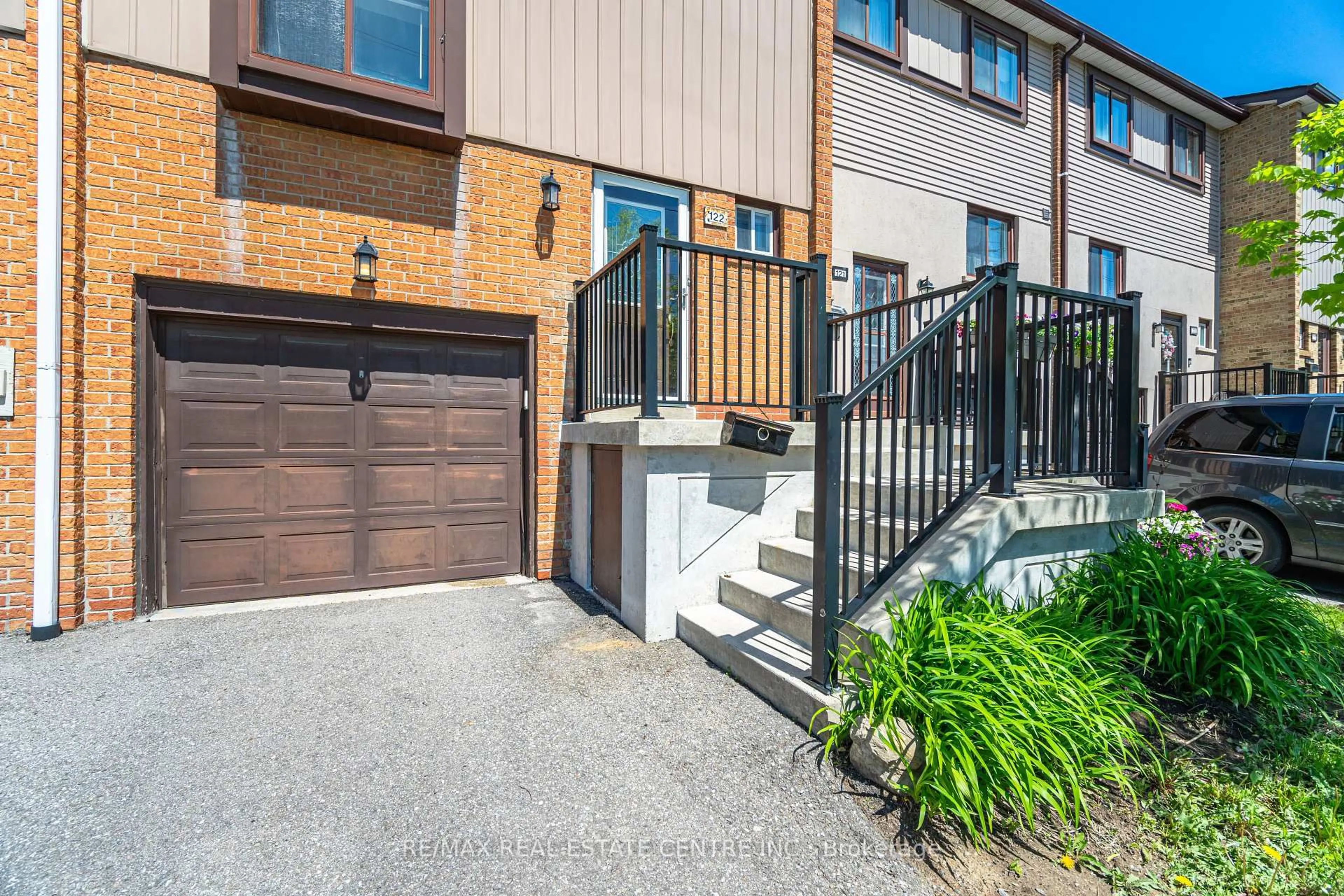 Unknown for 122 Moregate Cres, Brampton Ontario L6S 3K9
