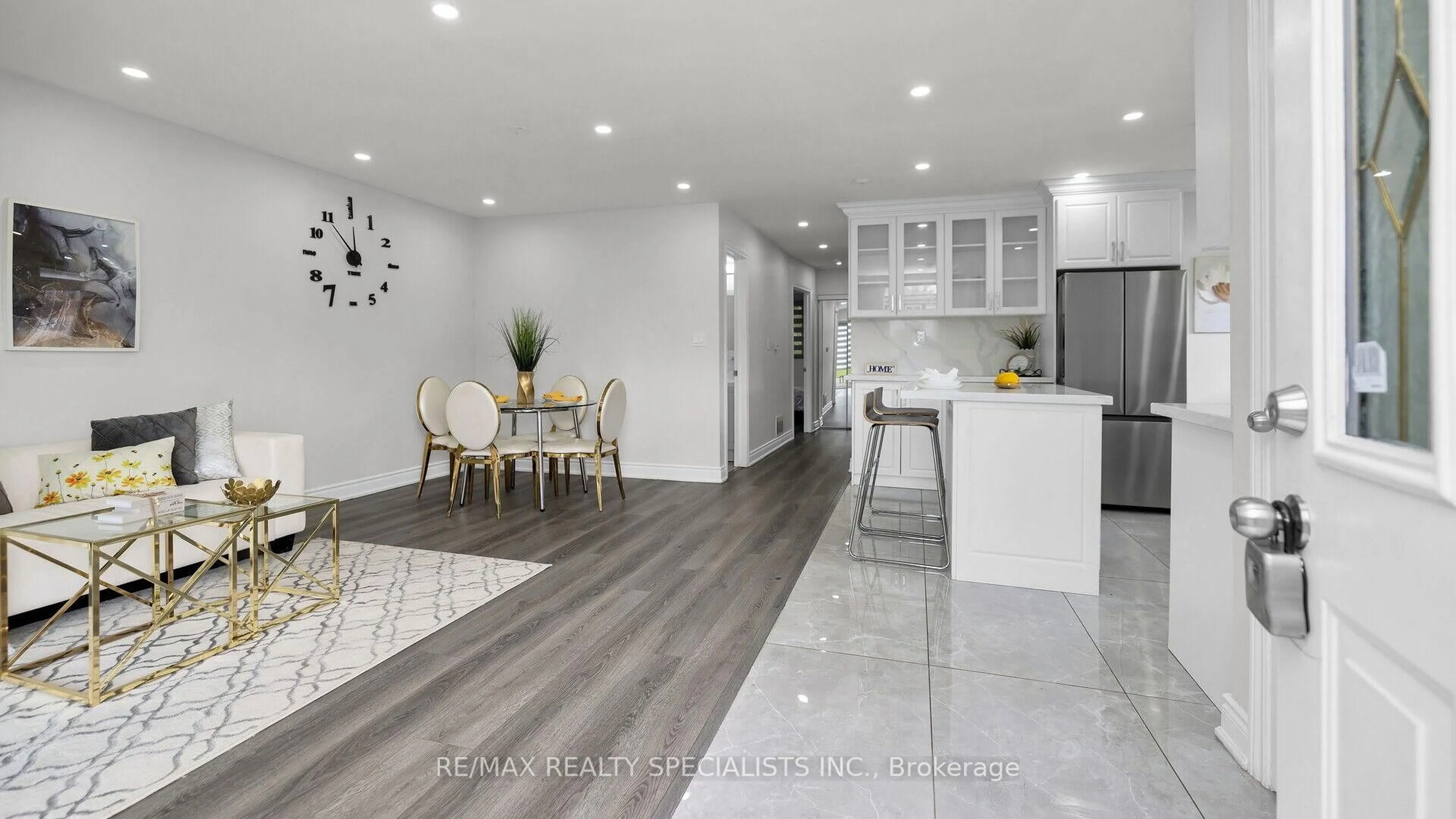 Open concept kitchen, ceramic/tile floor for 16 Drake Blvd, Brampton Ontario L6T 3K9