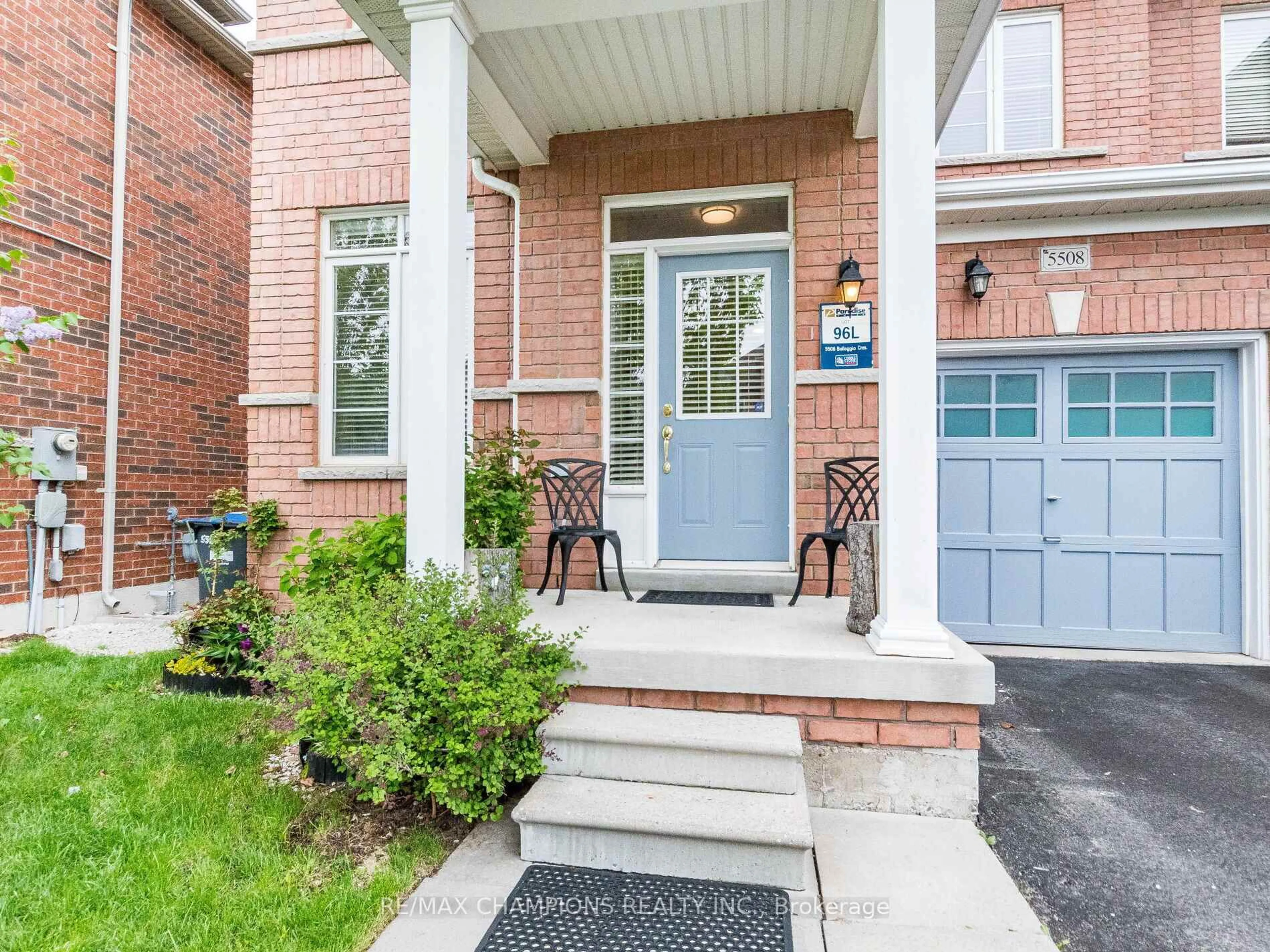 Home with brick exterior material, street for 5508 Bellaggio Cres, Mississauga Ontario L5V 0C5