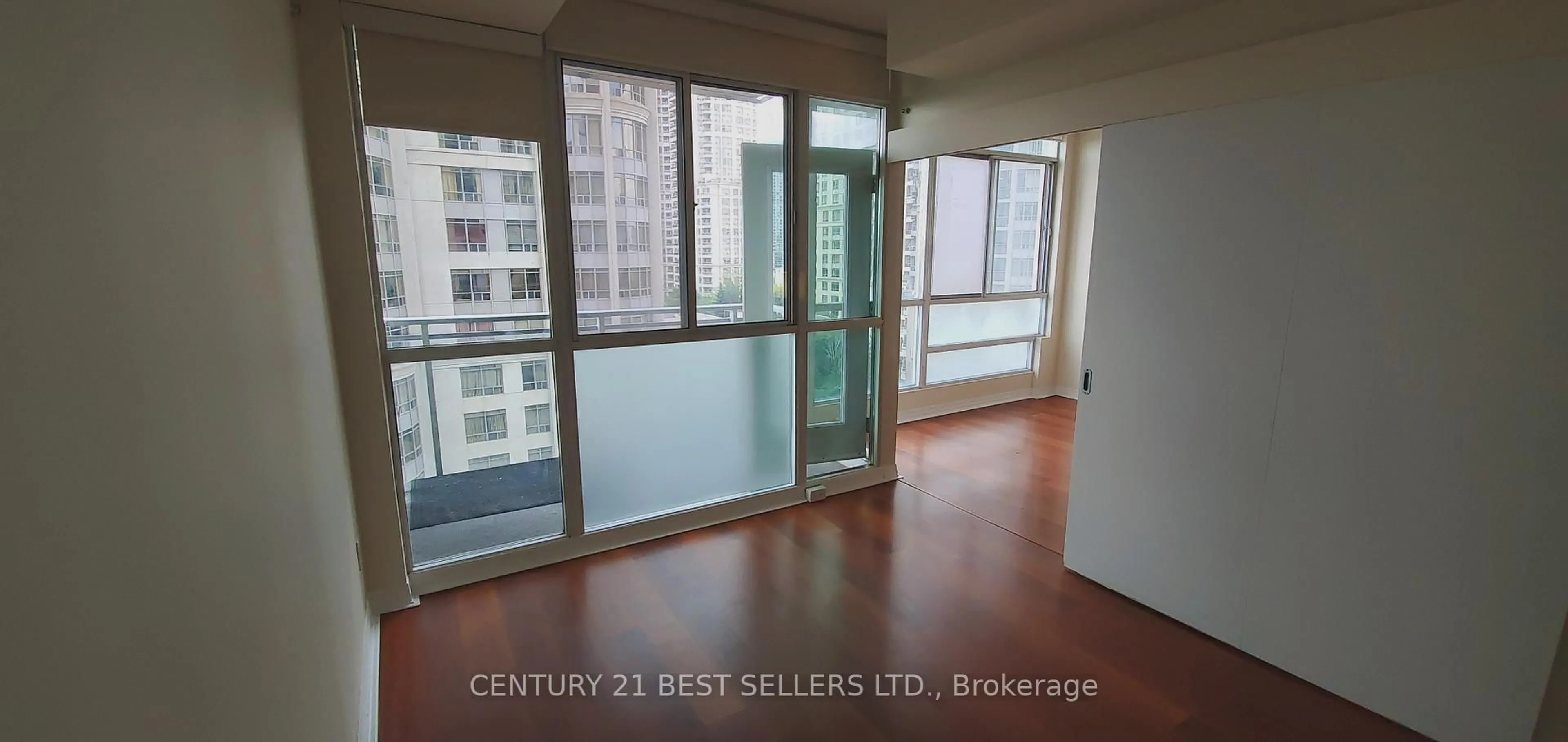 Unknown for 225 Webb Dr #801, Mississauga Ontario L5B 3Y5