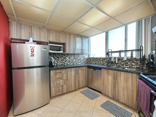 Additional property image - 3700 Kaneff Cres Unit 2101