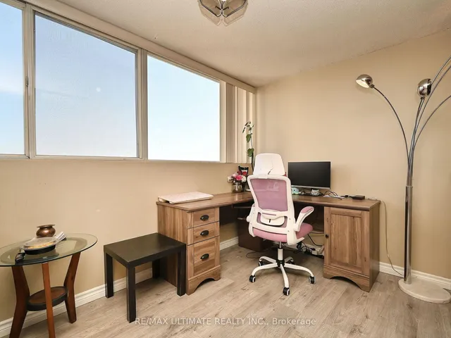 Additional property image - 3700 Kaneff Cres Unit 2101