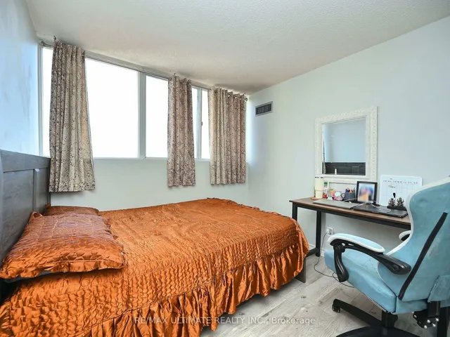 Additional property image - 3700 Kaneff Cres Unit 2101