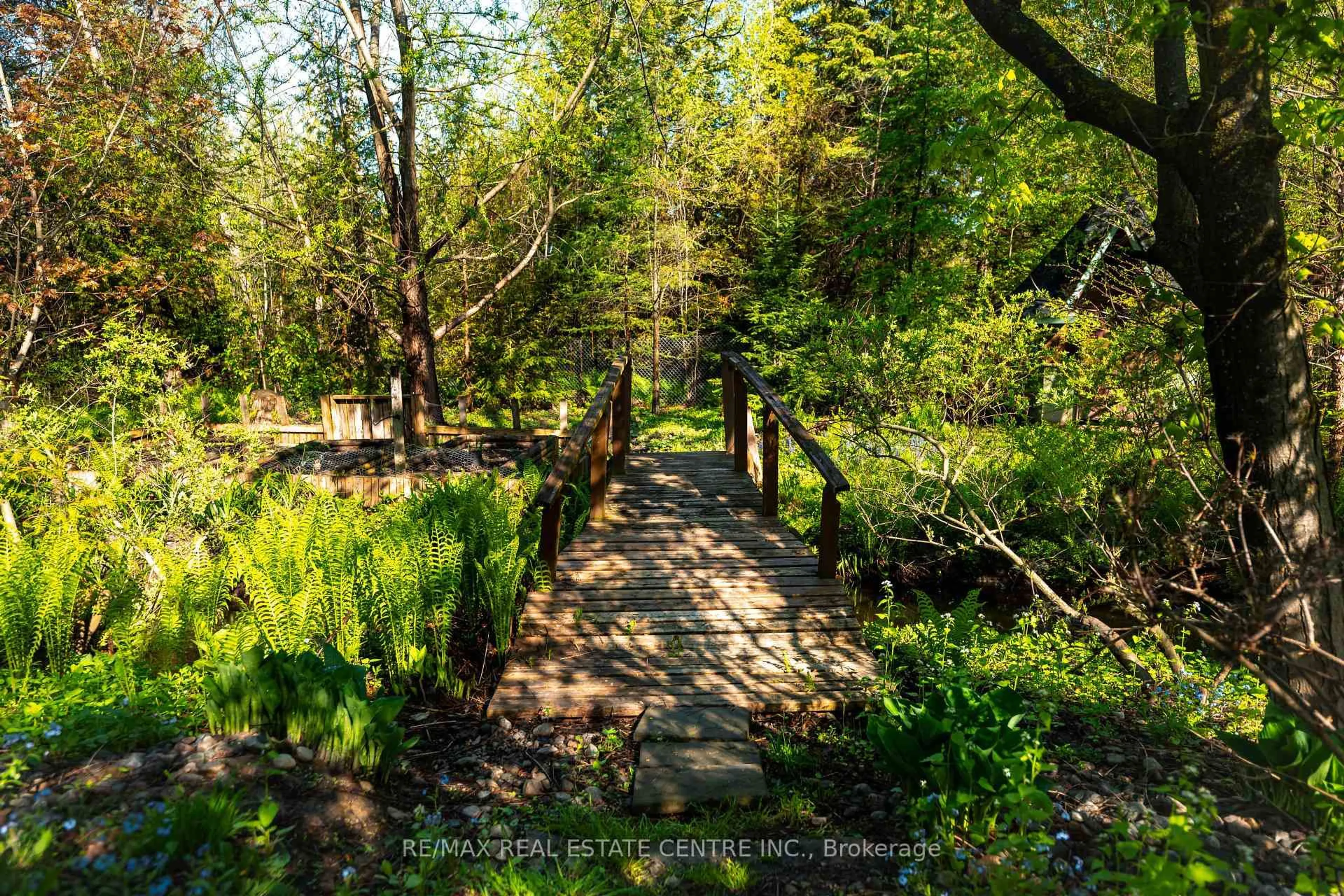 Patio, forest/trees view for 43 Brenda Blvd, Orangeville Ontario L9W 3L3