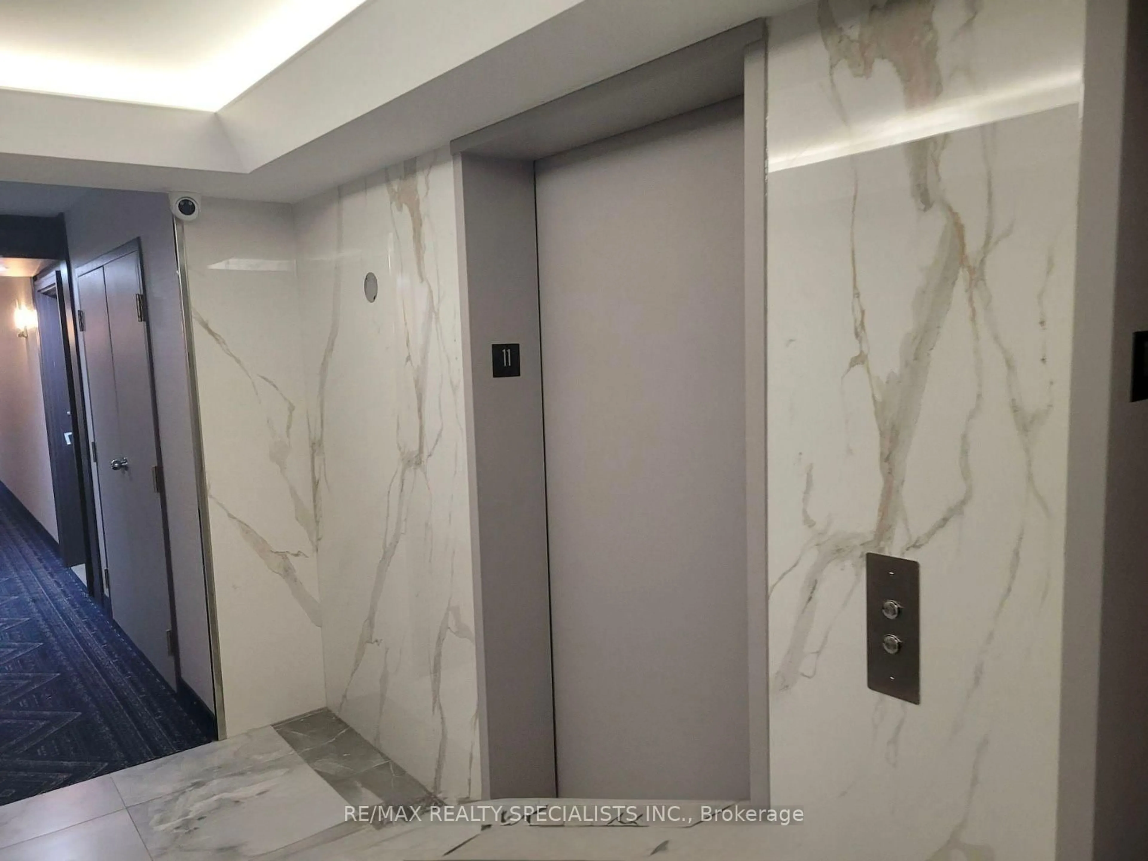 Indoor foyer for 335 Webb Dr #1107, Mississauga Ontario L5B 4A1