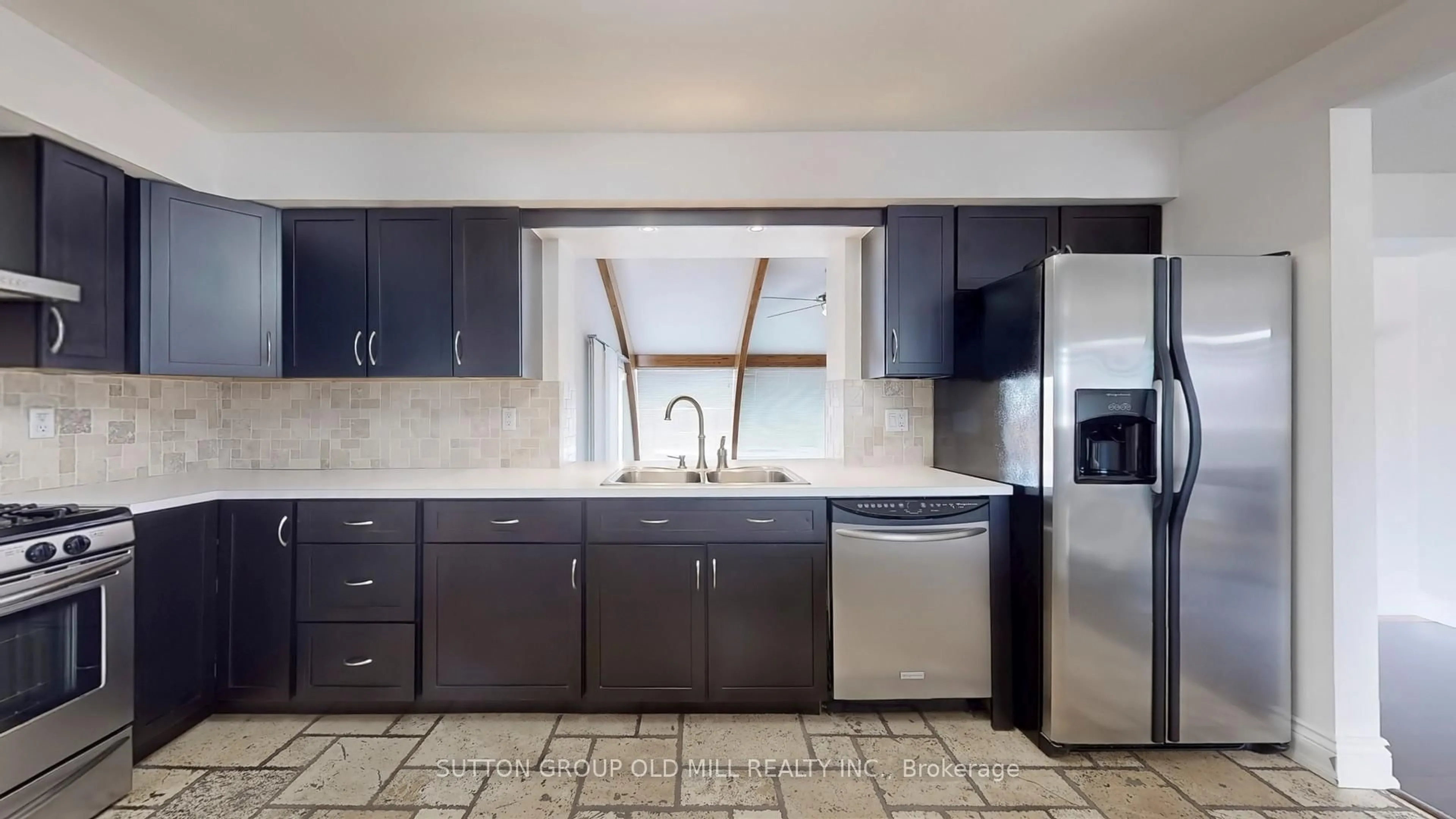 Standard kitchen, ceramic/tile floor for 4447 Spruce Ave, Burlington Ontario L7L 1M3