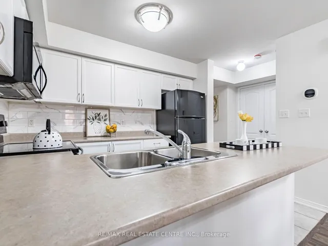 Additional property image - 2460 Post Rd Unit 3