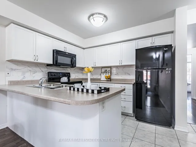 Additional property image - 2460 Post Rd Unit 3
