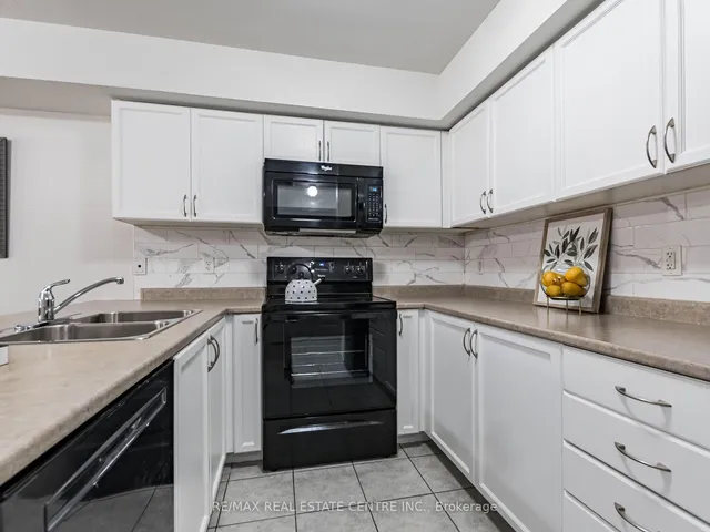 Additional property image - 2460 Post Rd Unit 3