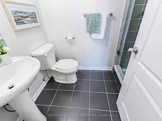 Additional property image - 2460 Post Rd Unit 3